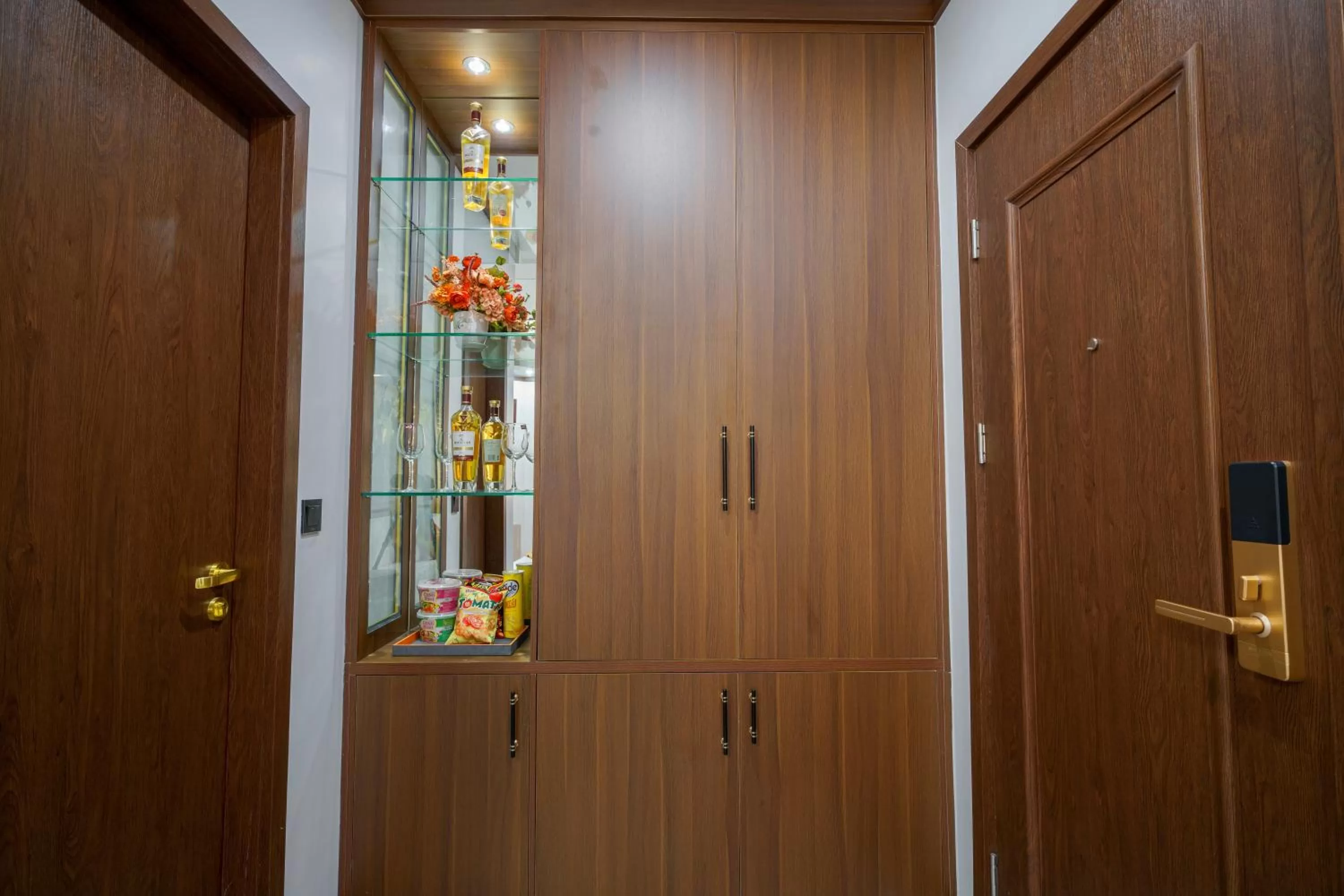 wardrobe in Sunland Halong Hotel and Restaurant