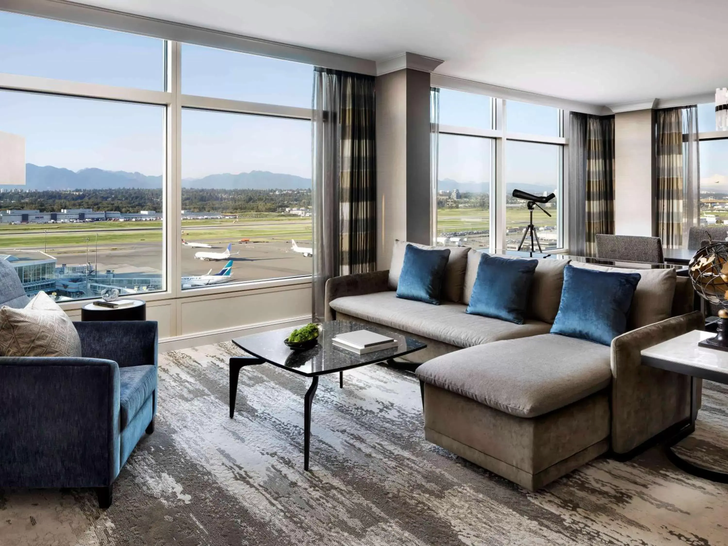Photo of the whole room in Fairmont Vancouver Airport In-Terminal Hotel