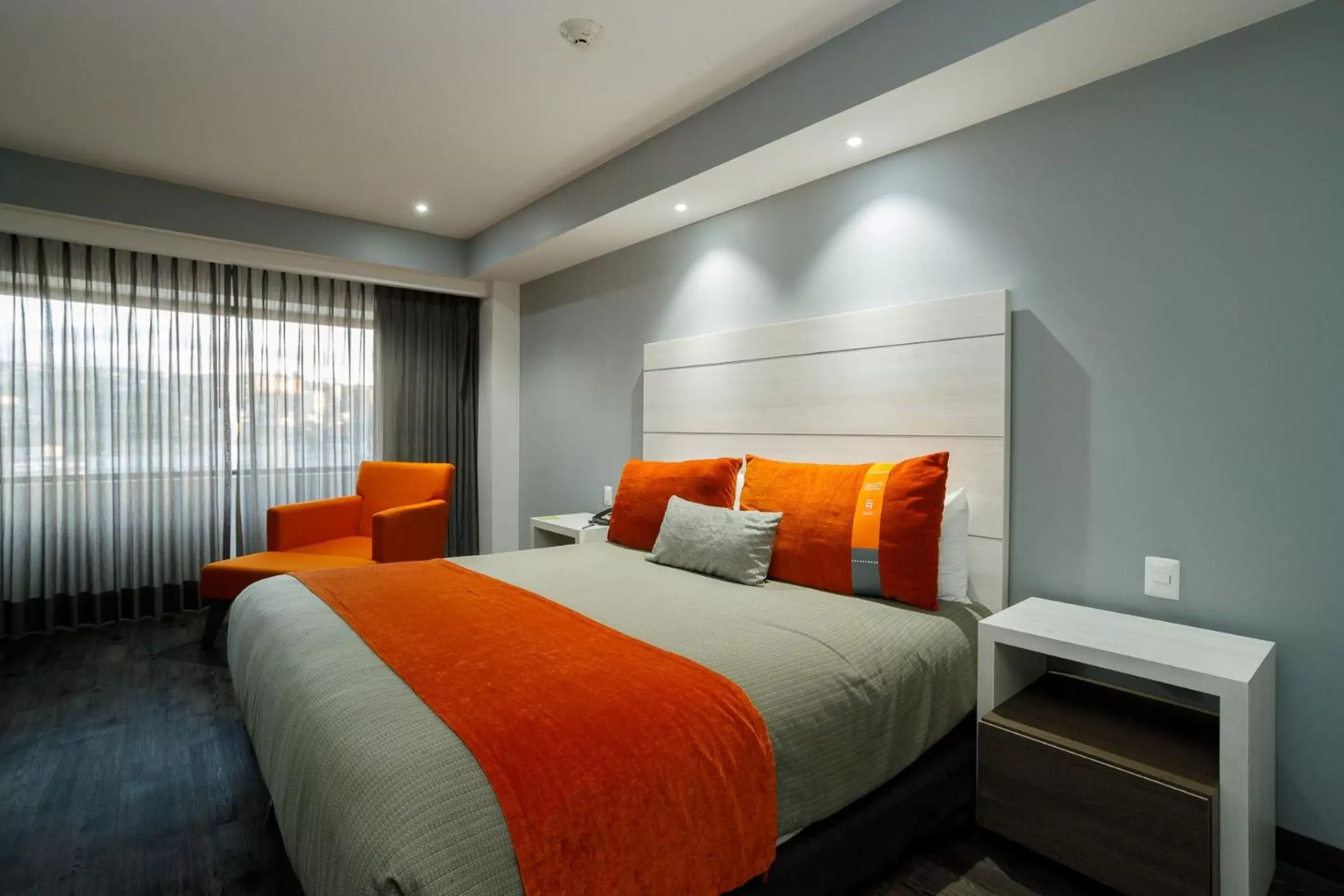 Photo of the whole room, Bed in Real Inn Tijuana by Camino Real Hotels