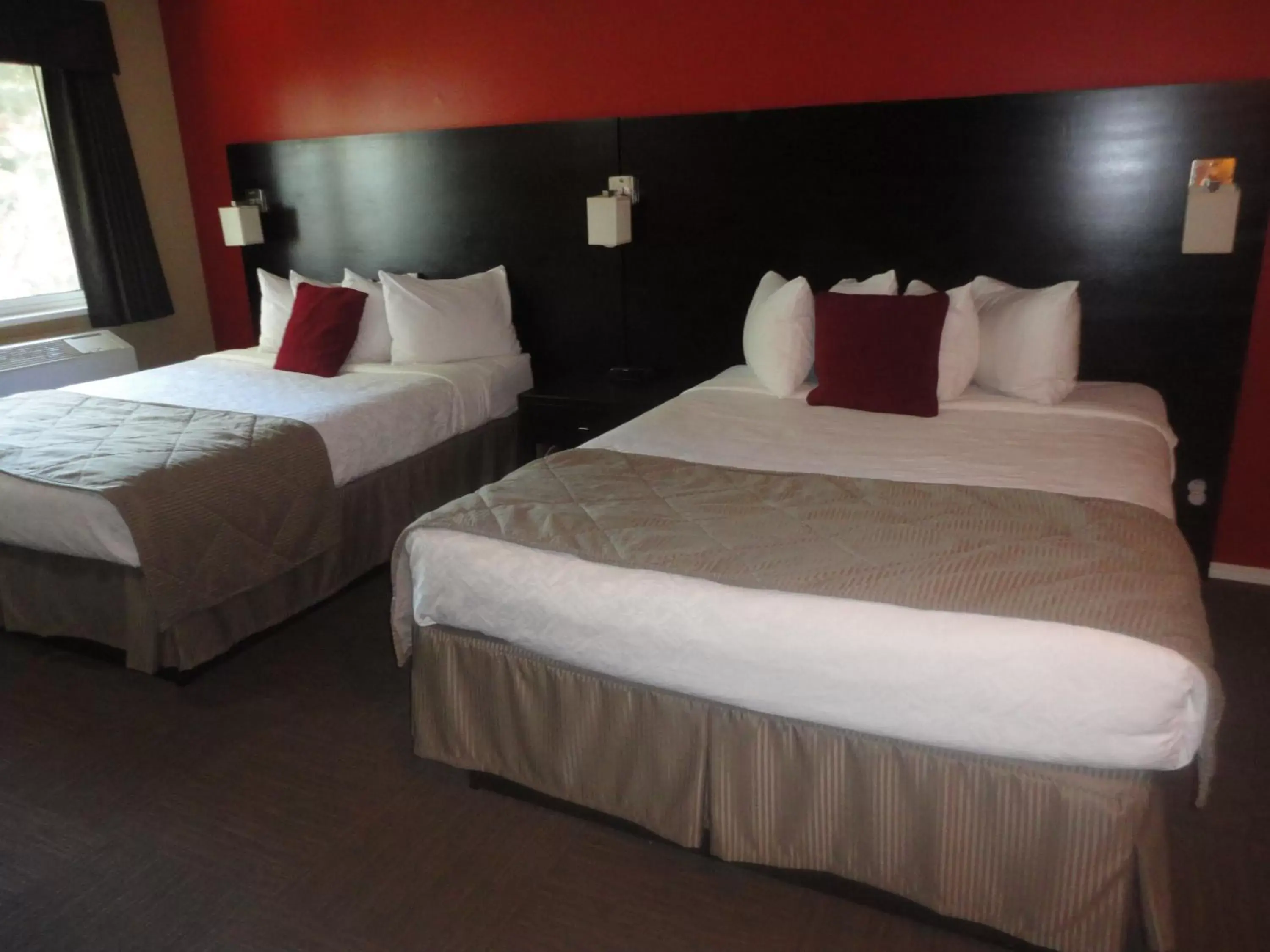 Queen Room with Two Queen Beds - Non-Smoking in Super 8 by Wyndham West Kelowna BC