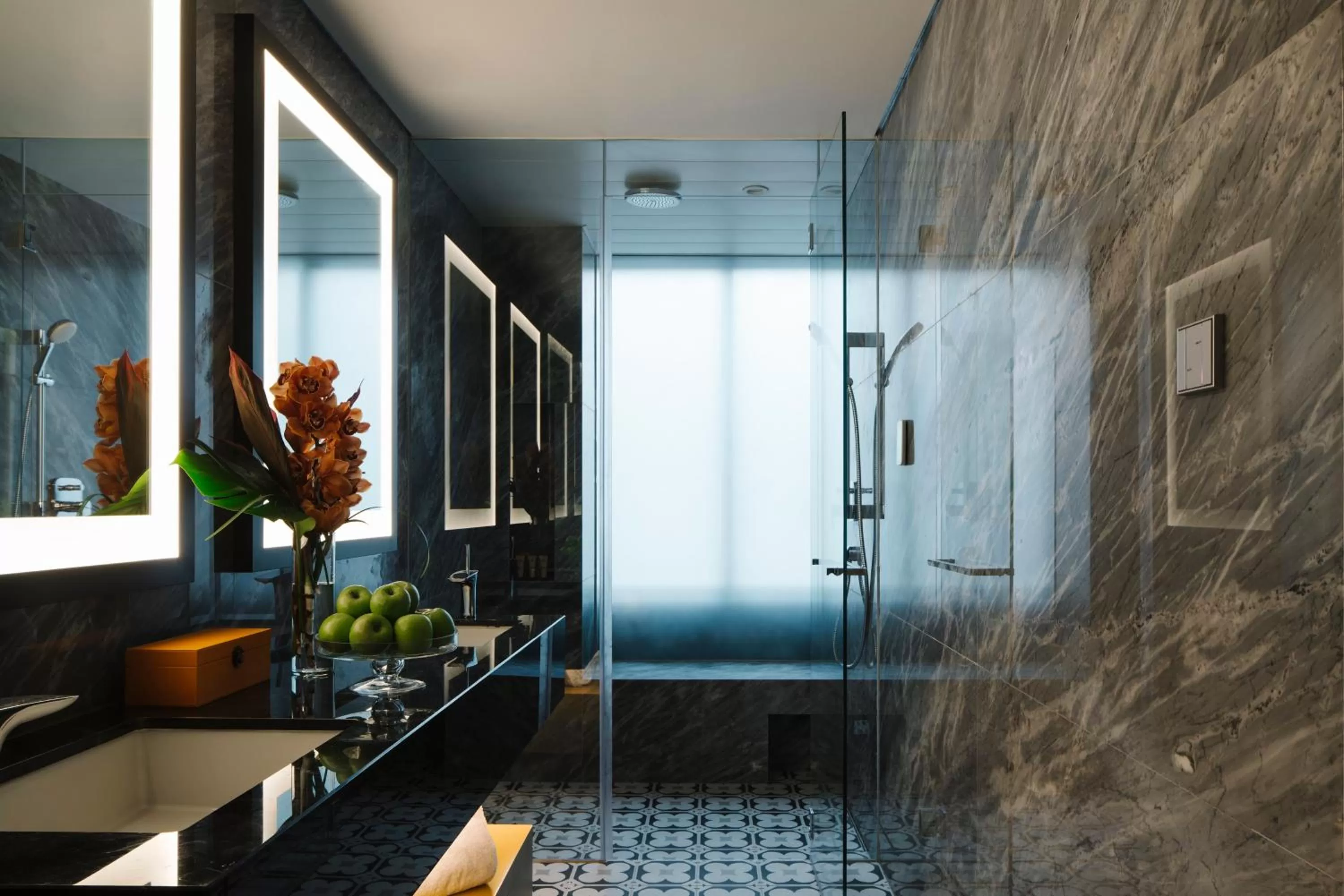 Shower in Grand Park City Hall