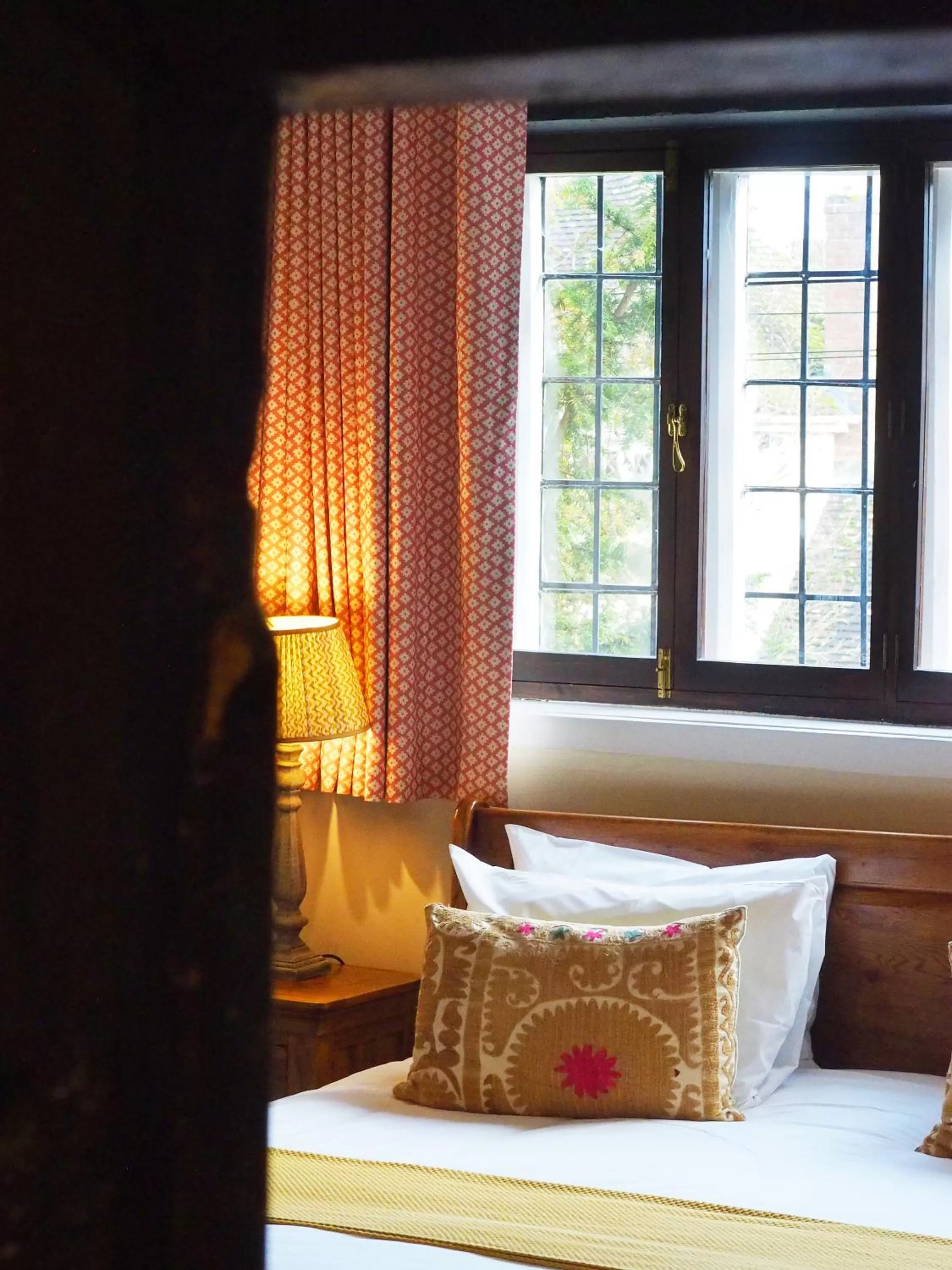 Bedroom, Bed in Bear and Ragged Staff