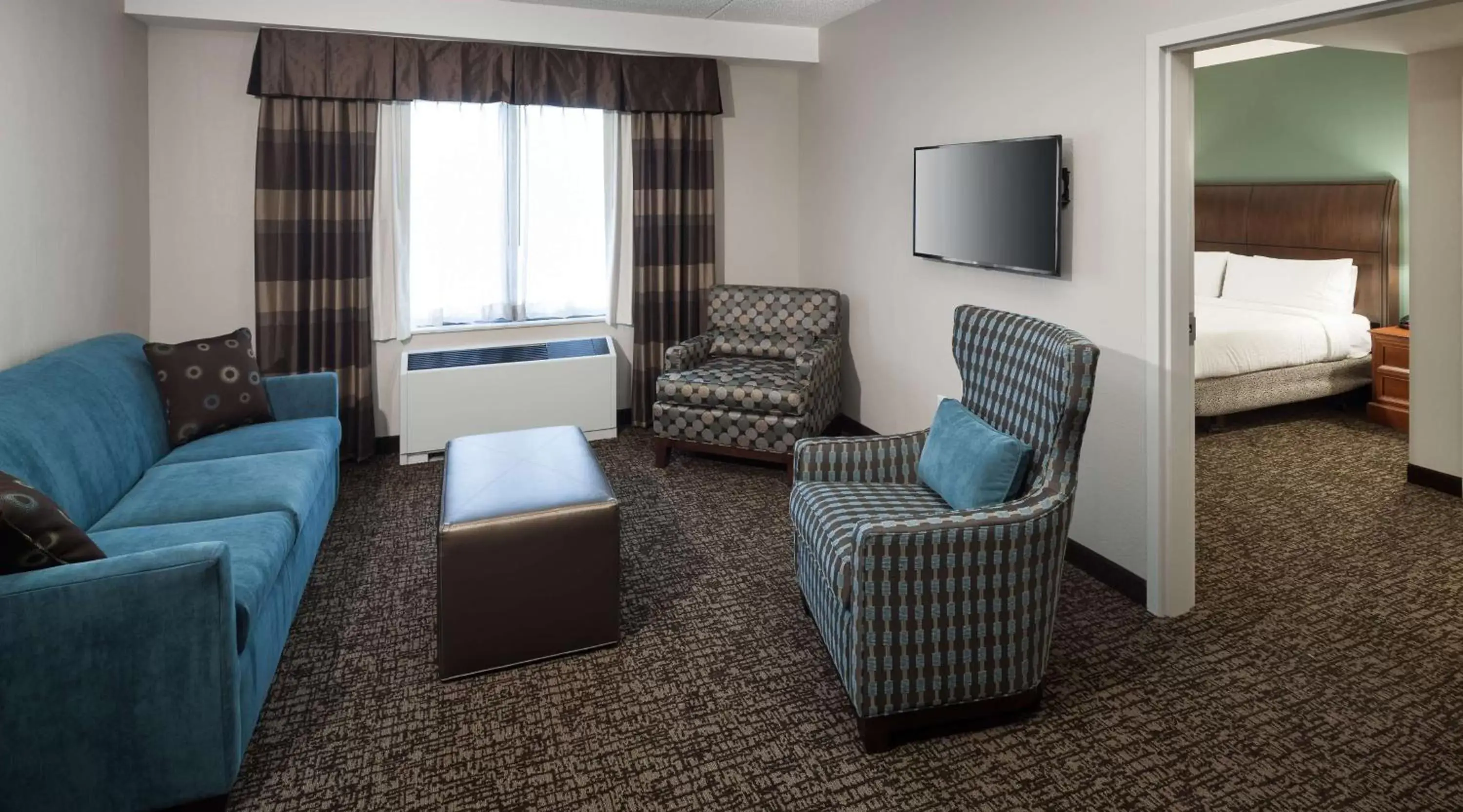 Bed, Seating Area in Hilton Garden Inn Rockaway