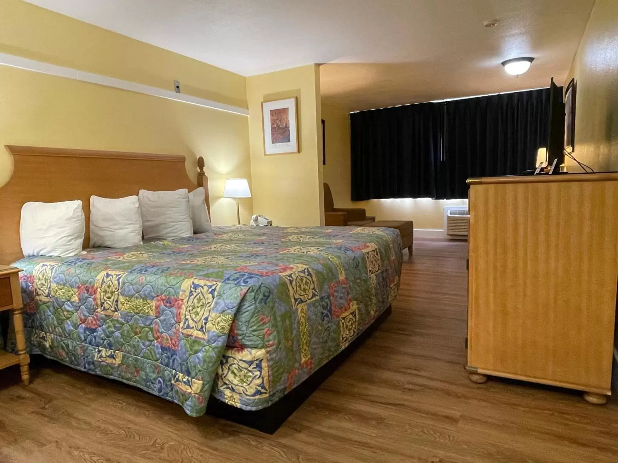 Bed in Marina Inn Des Moines / SeaTac