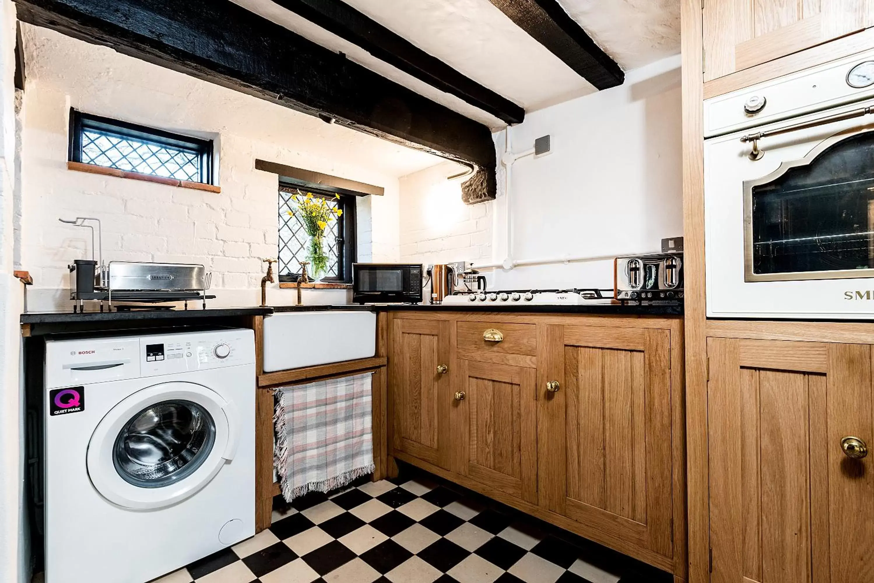 Kitchen/Kitchenette in Burnside Hotel