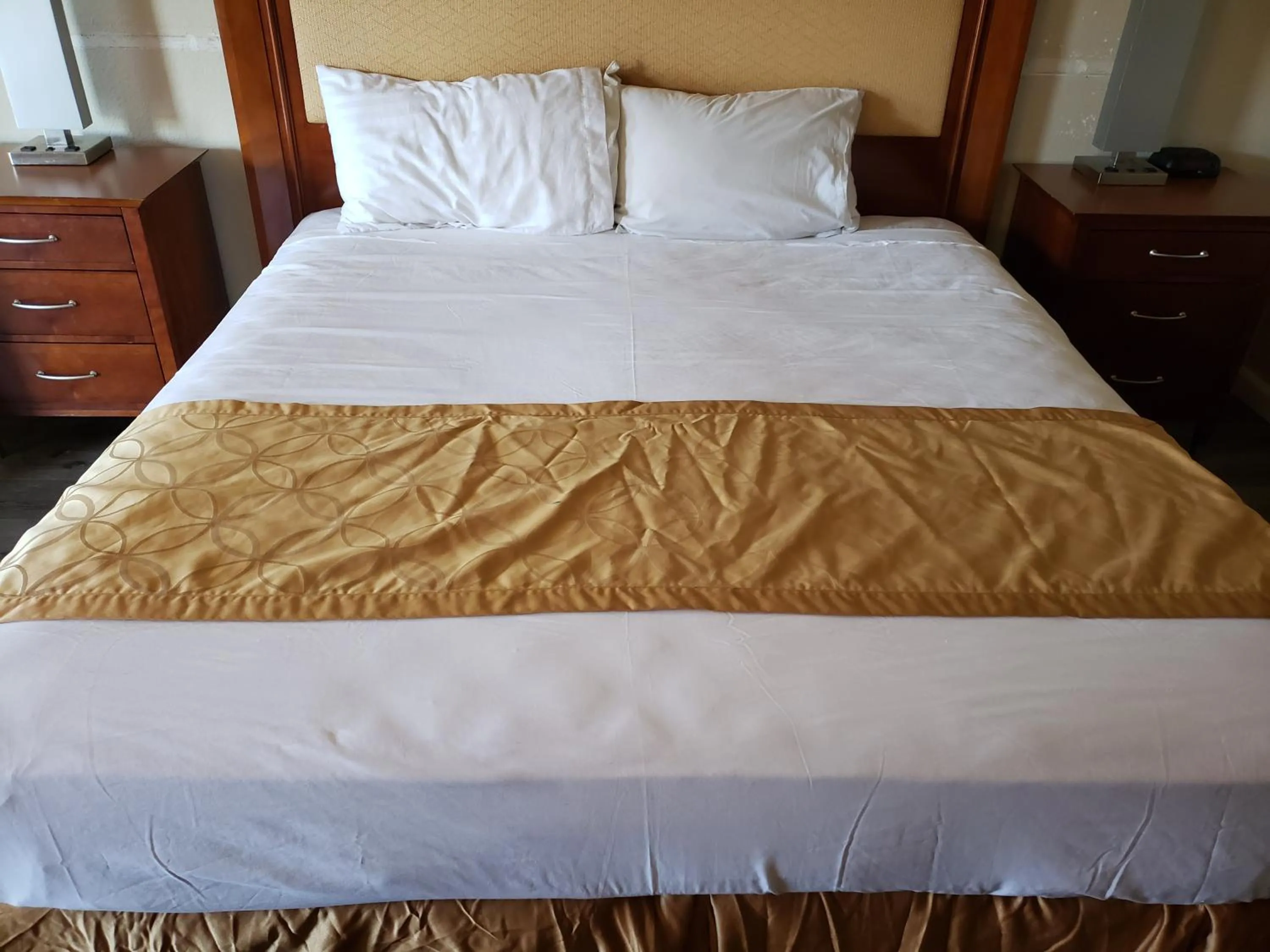 Bed in Knights Inn Kissimmee