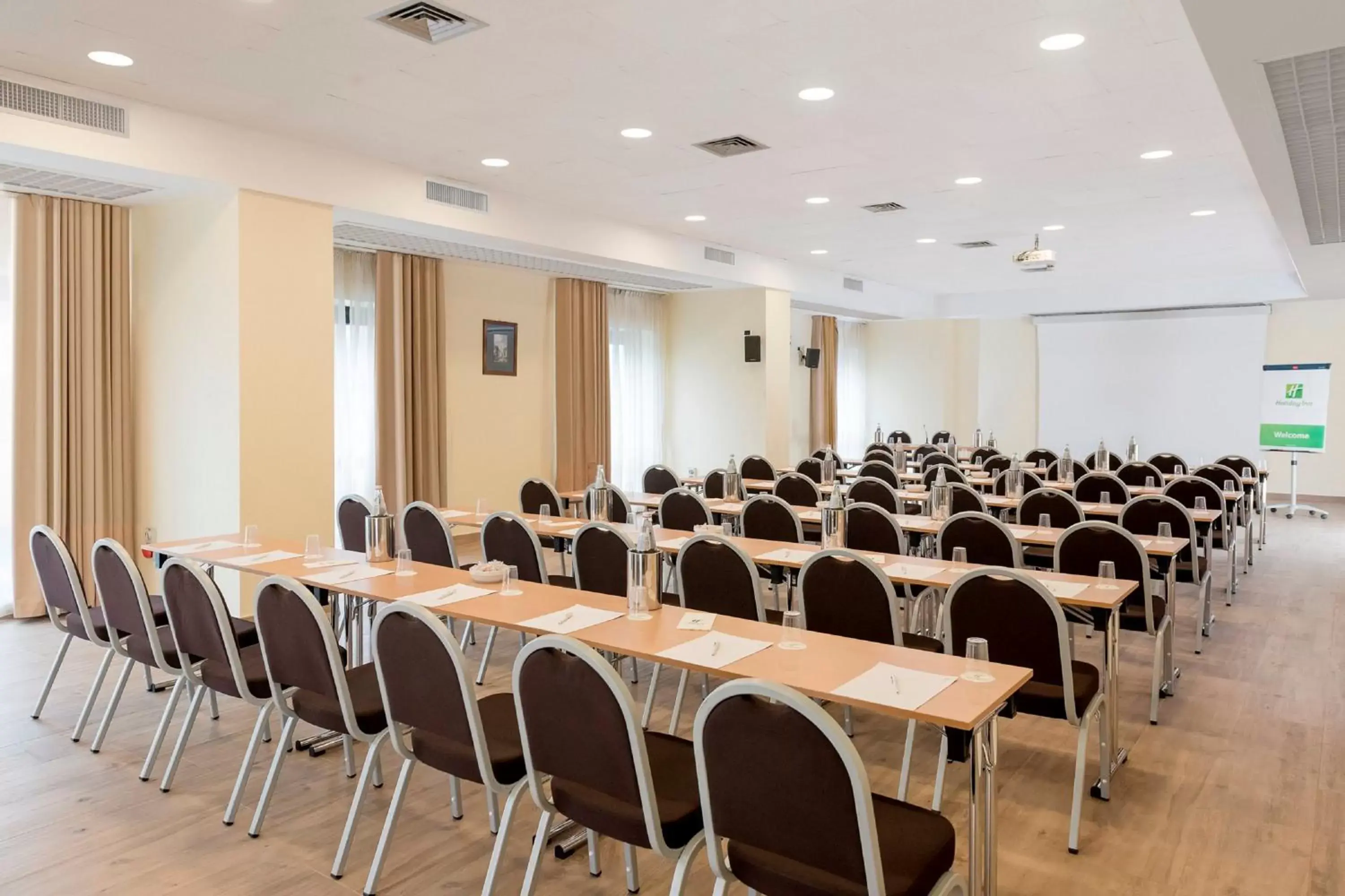 Meeting/conference room in Holiday Inn Naples, an IHG Hotel