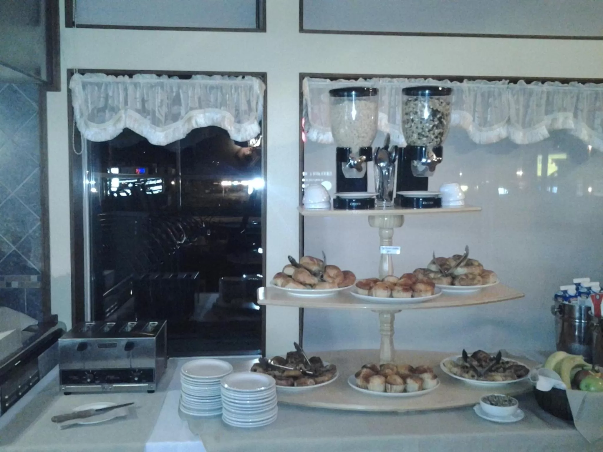 Continental breakfast in Hôtel Travelodge by Wyndham Victoriaville