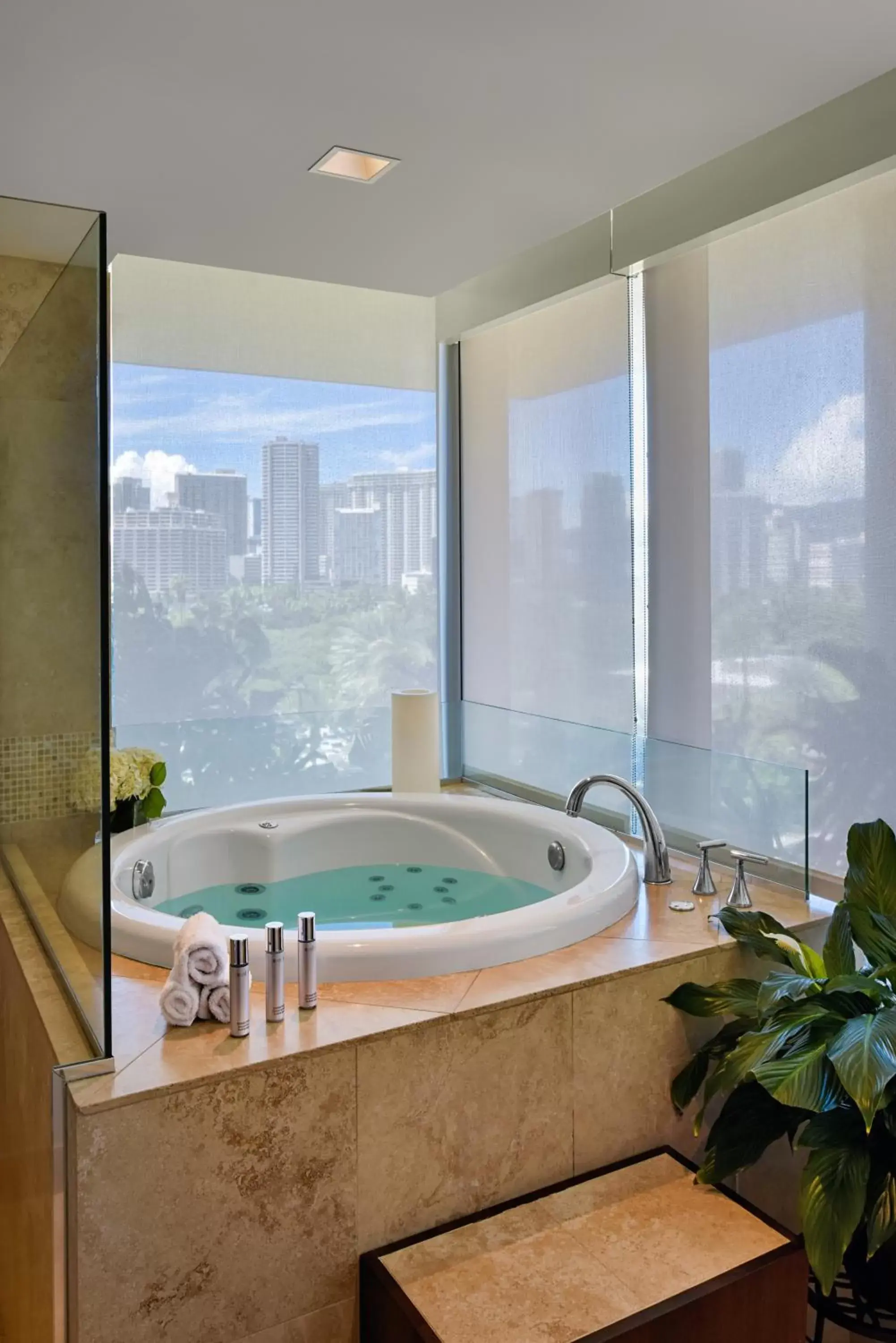 Spa and wellness centre/facilities, Bathroom in Trump International Hotel Waikiki