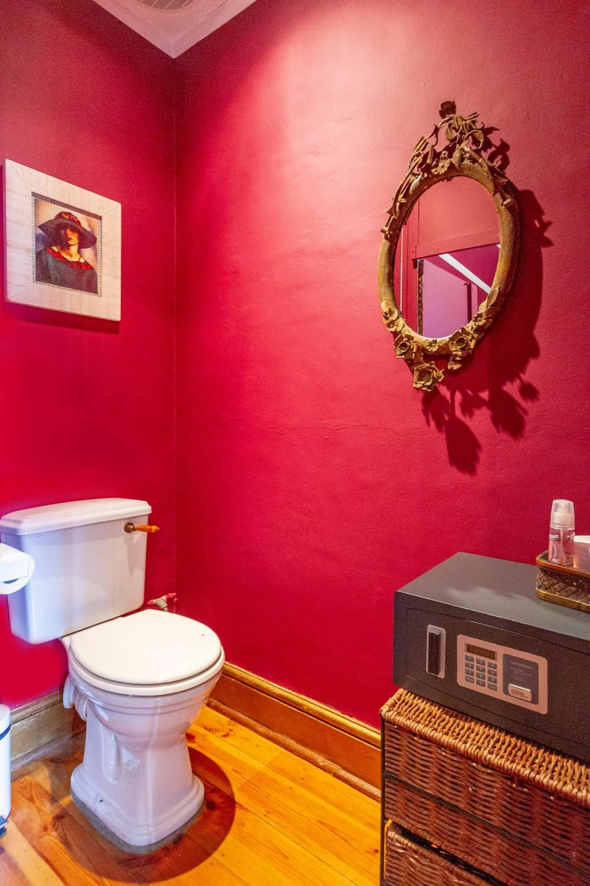 Bathroom in Airlies Historical Guest House