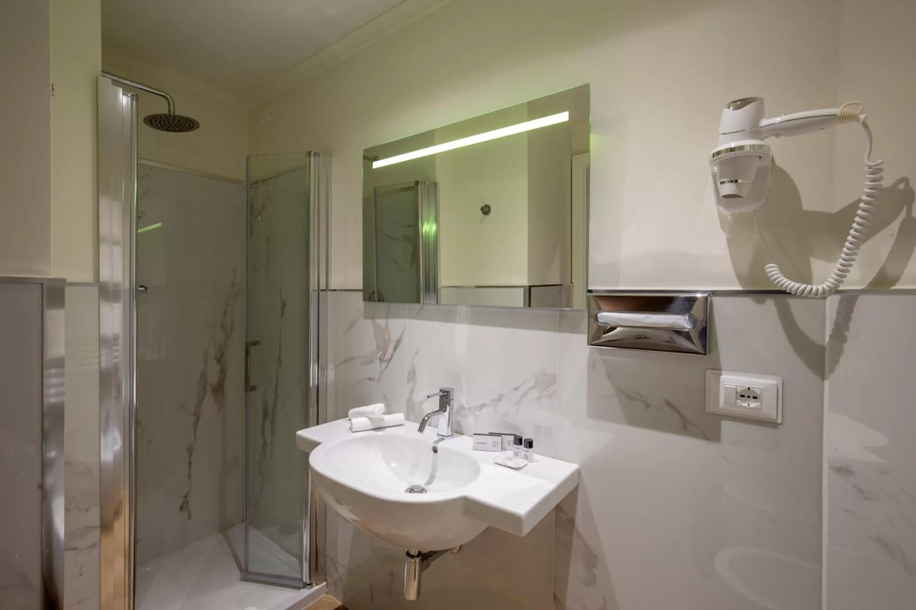 Shower, Bathroom in Best Western Hotel Astrid