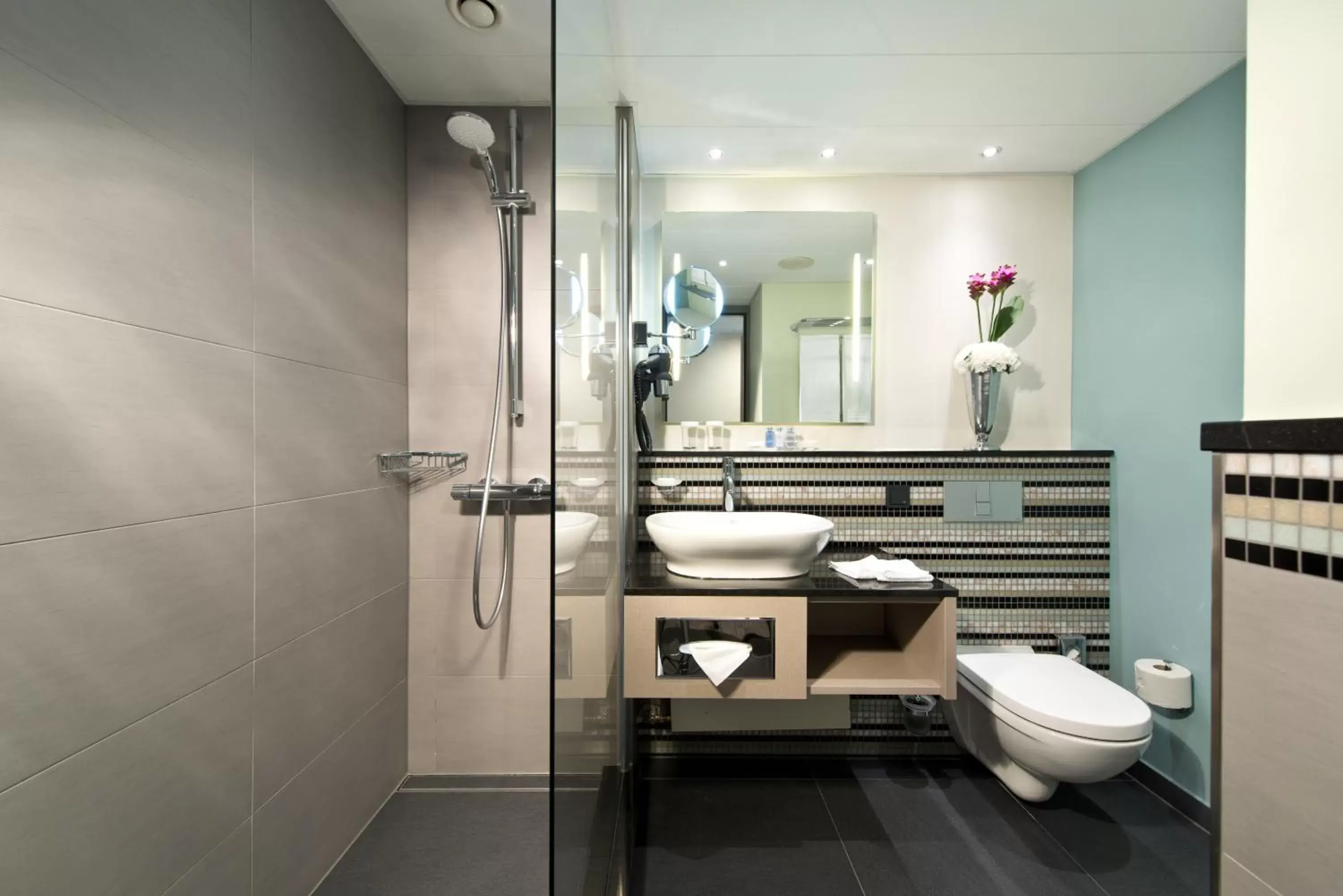Shower, Bathroom in Crowne Plaza Berlin City Centre Ku'damm, an IHG Hotel