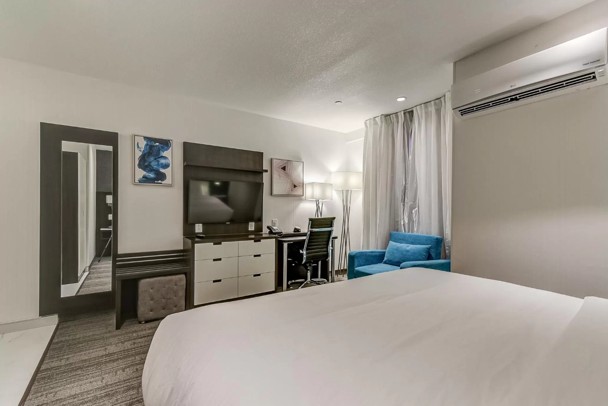 Photo of the whole room, Bed in EST Hotel