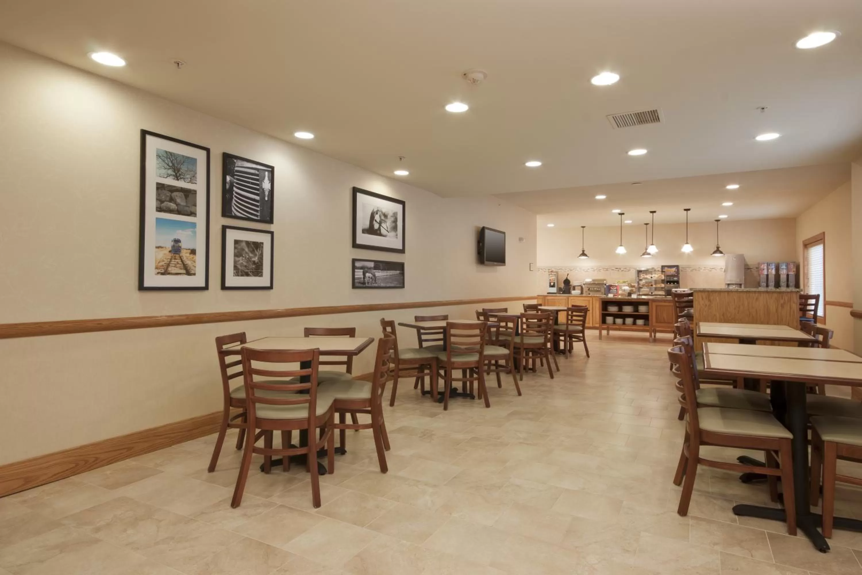 Restaurant/places to eat in Country Inn & Suites by Radisson, Davenport - Quad Cities