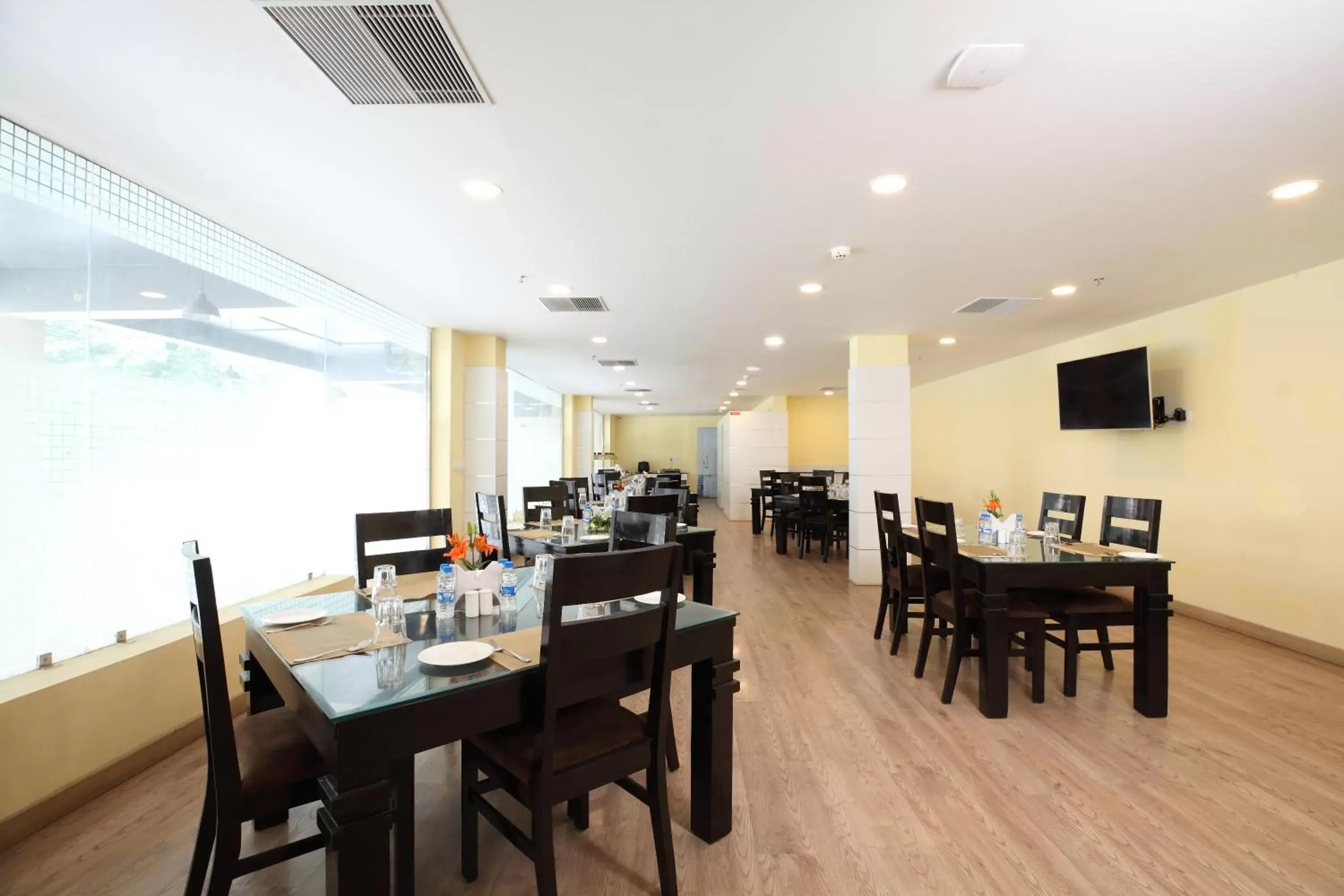 Restaurant/places to eat in Click Hotel Transport Nagar Restaurant/places to eat in Click Hotel Transport Nagar
