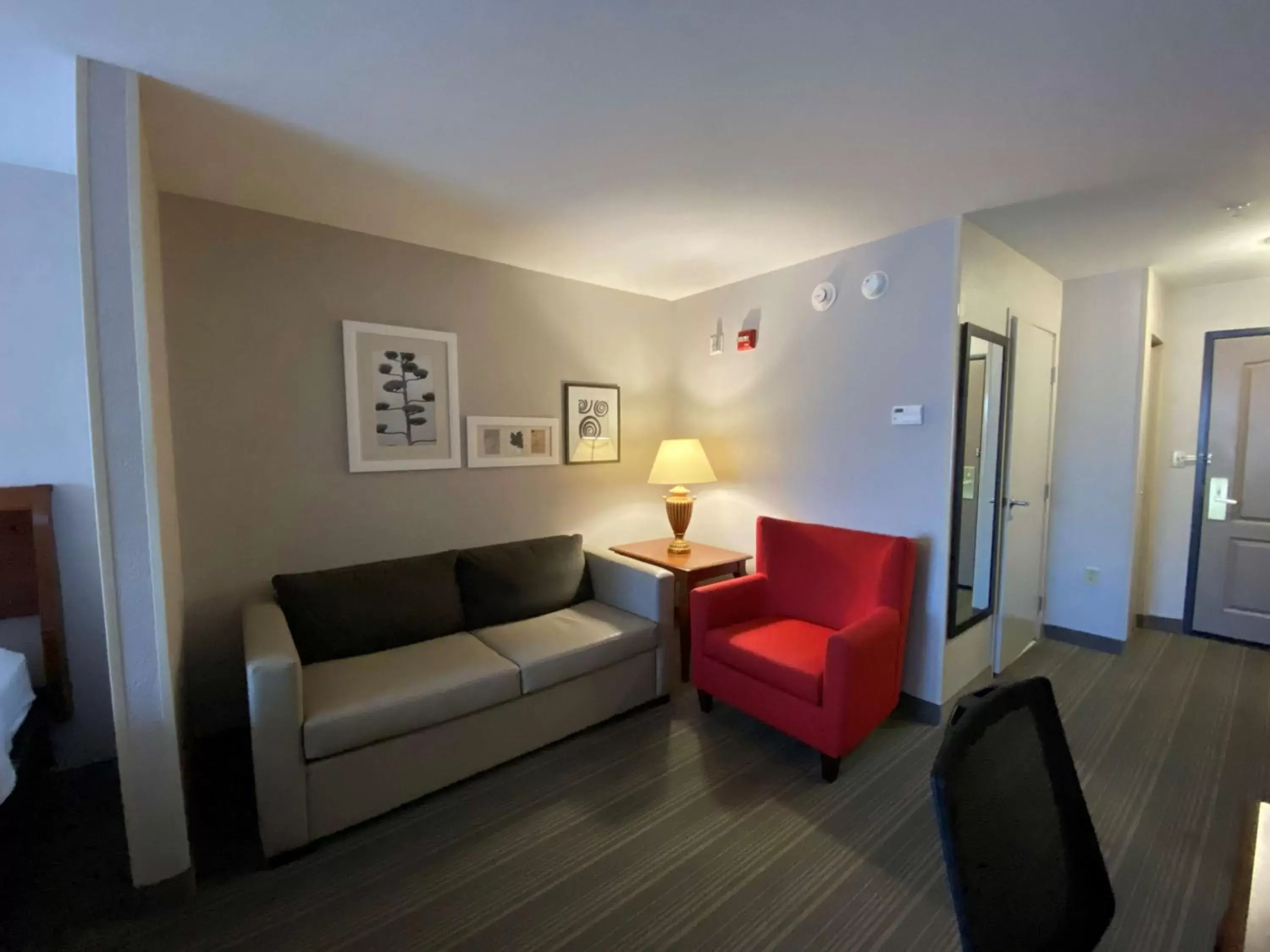 Photo of the whole room, Seating Area in Country Inn & Suites by Radisson, Athens, GA