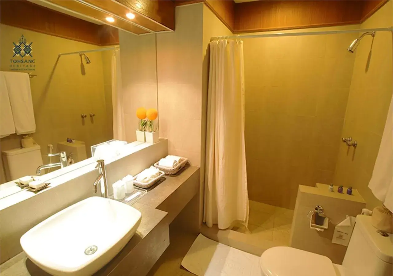 Bathroom in Tohsang Heritage Ubon Ratchathani Hotel