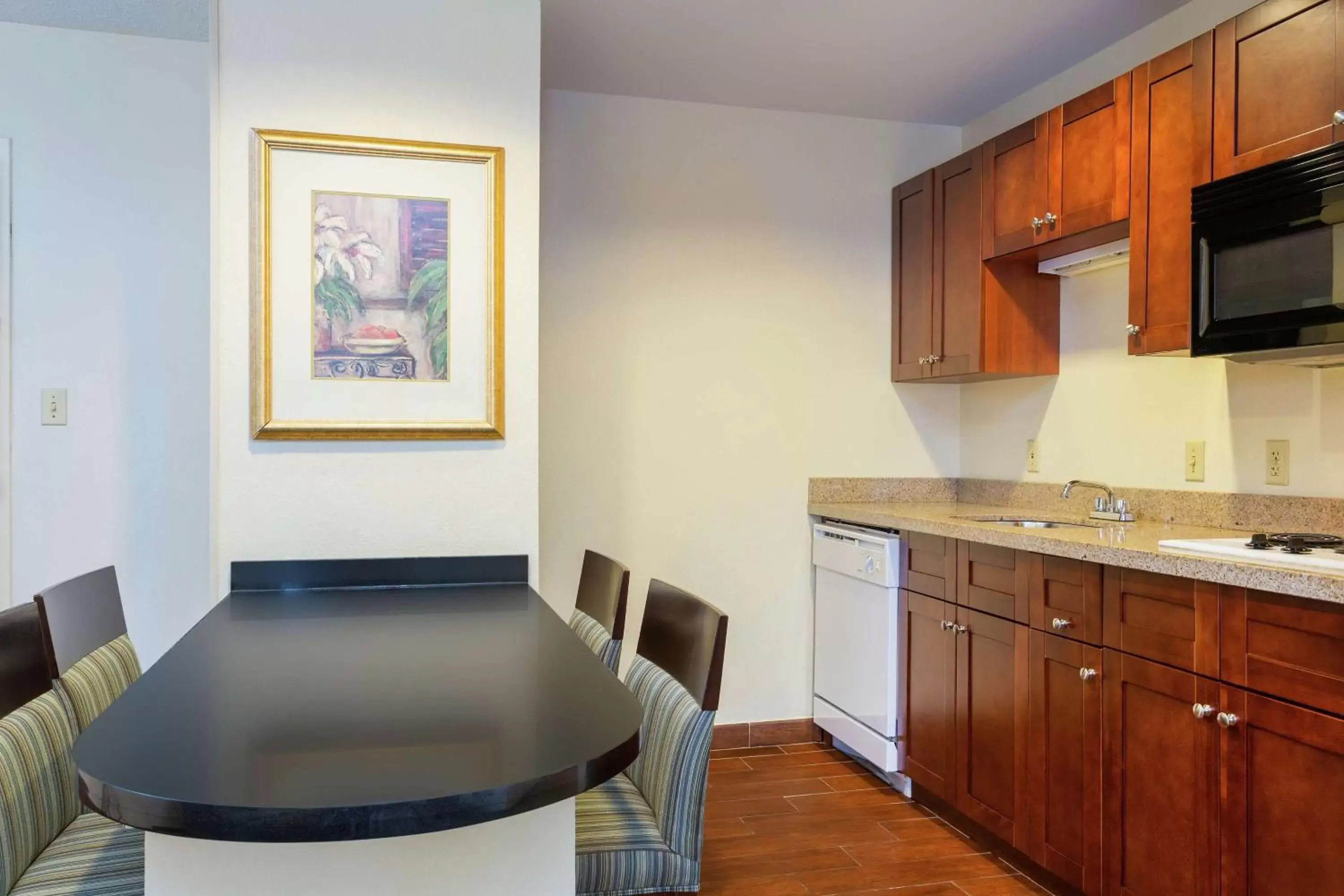 Kitchen or kitchenette, Dining Area in Hampton Inn & Suites Venice Bayside South Sarasota