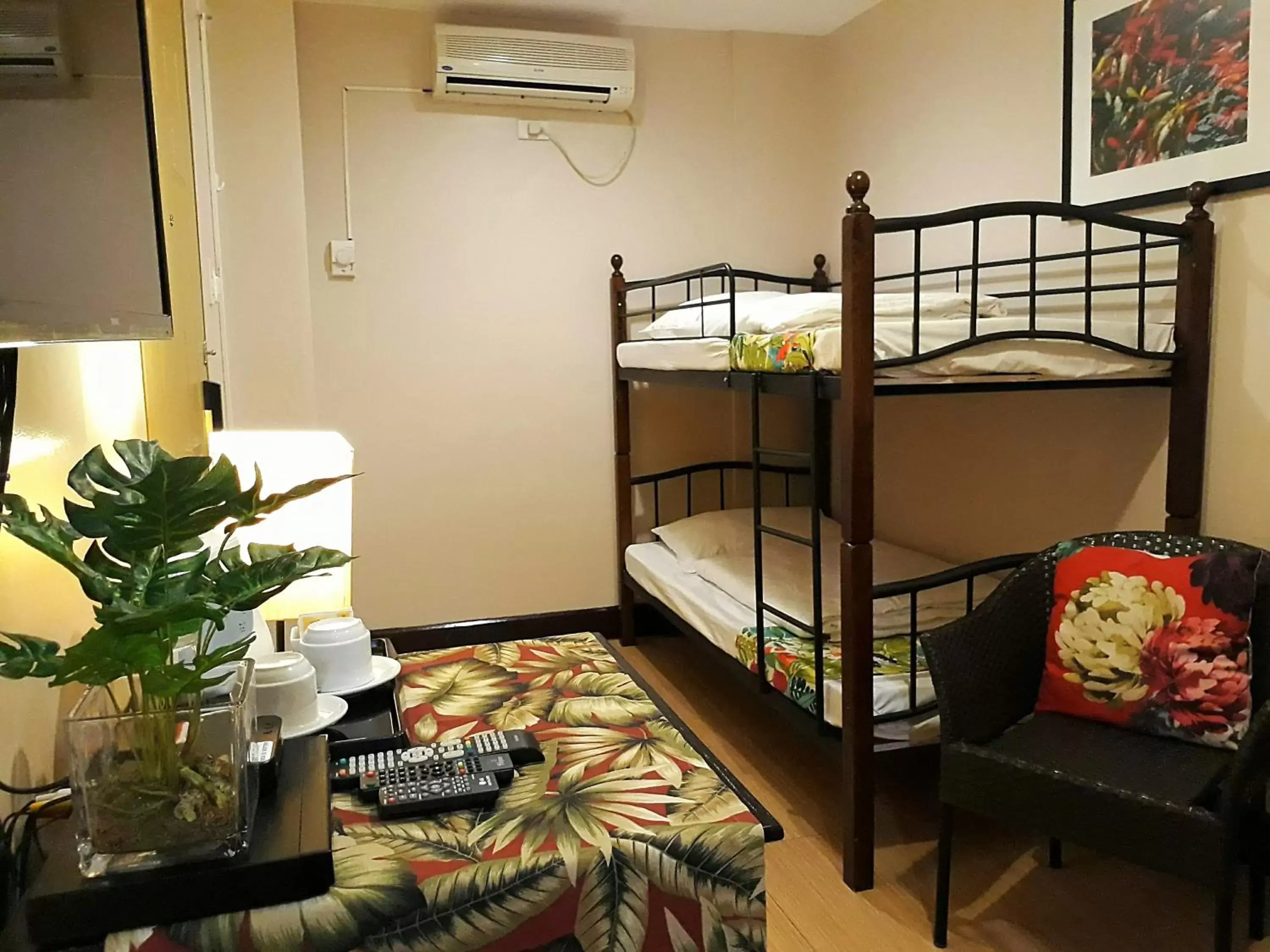 Shower, Bunk Bed in Hotel Kimberly Tagaytay