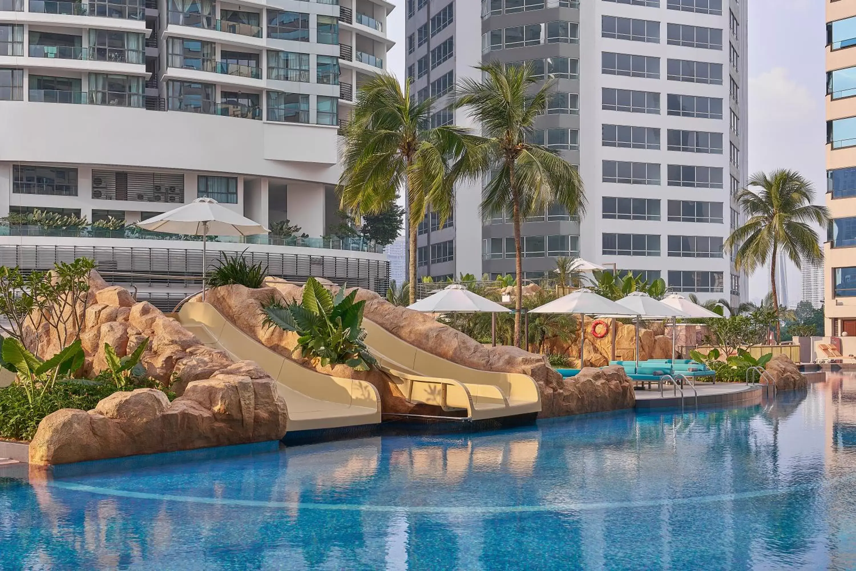 Pool view, Swimming Pool in Renaissance Kuala Lumpur Hotel & Convention Centre