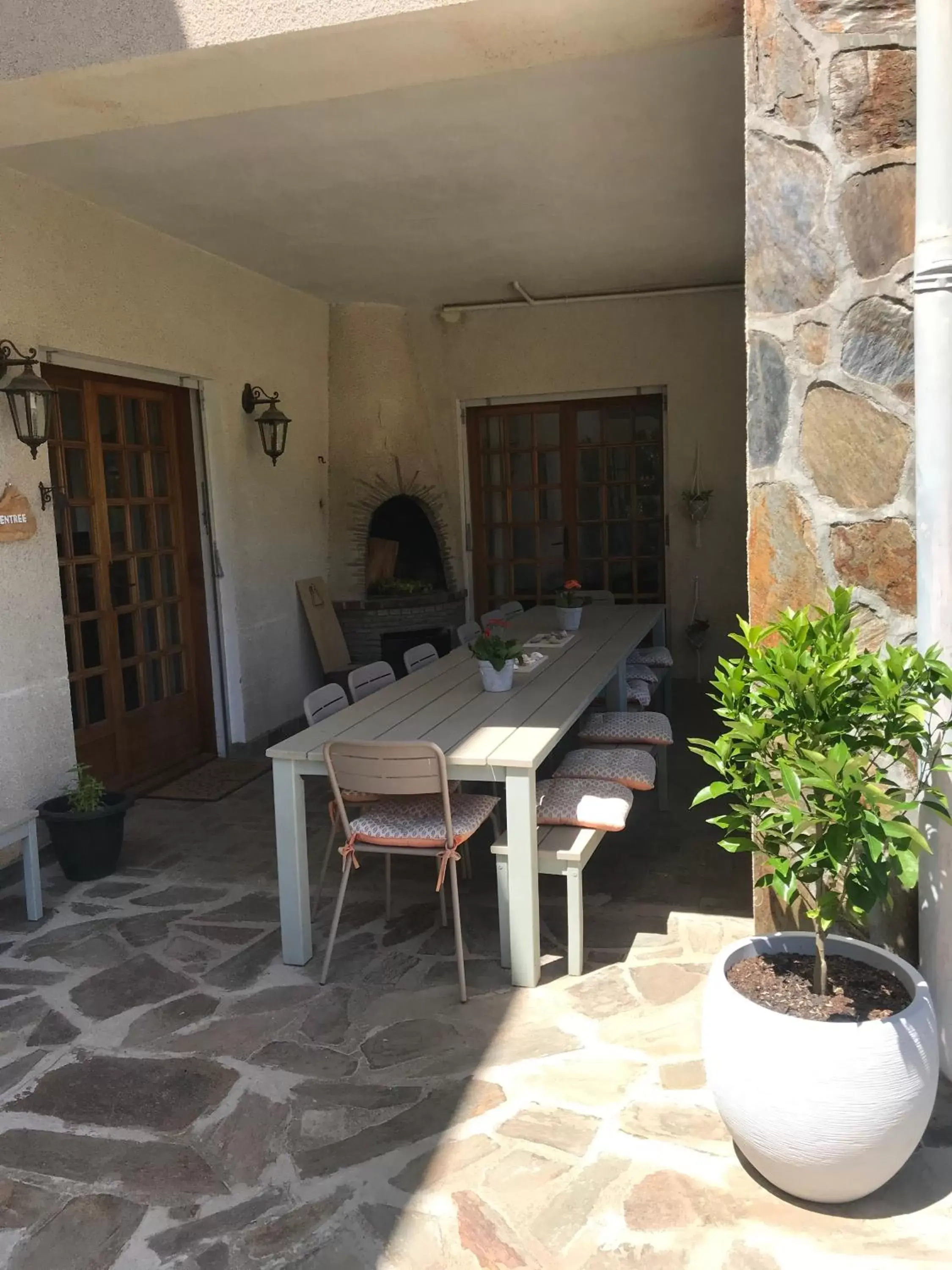 Balcony/Terrace in La Perle des Montagnes - Bed and breakfast