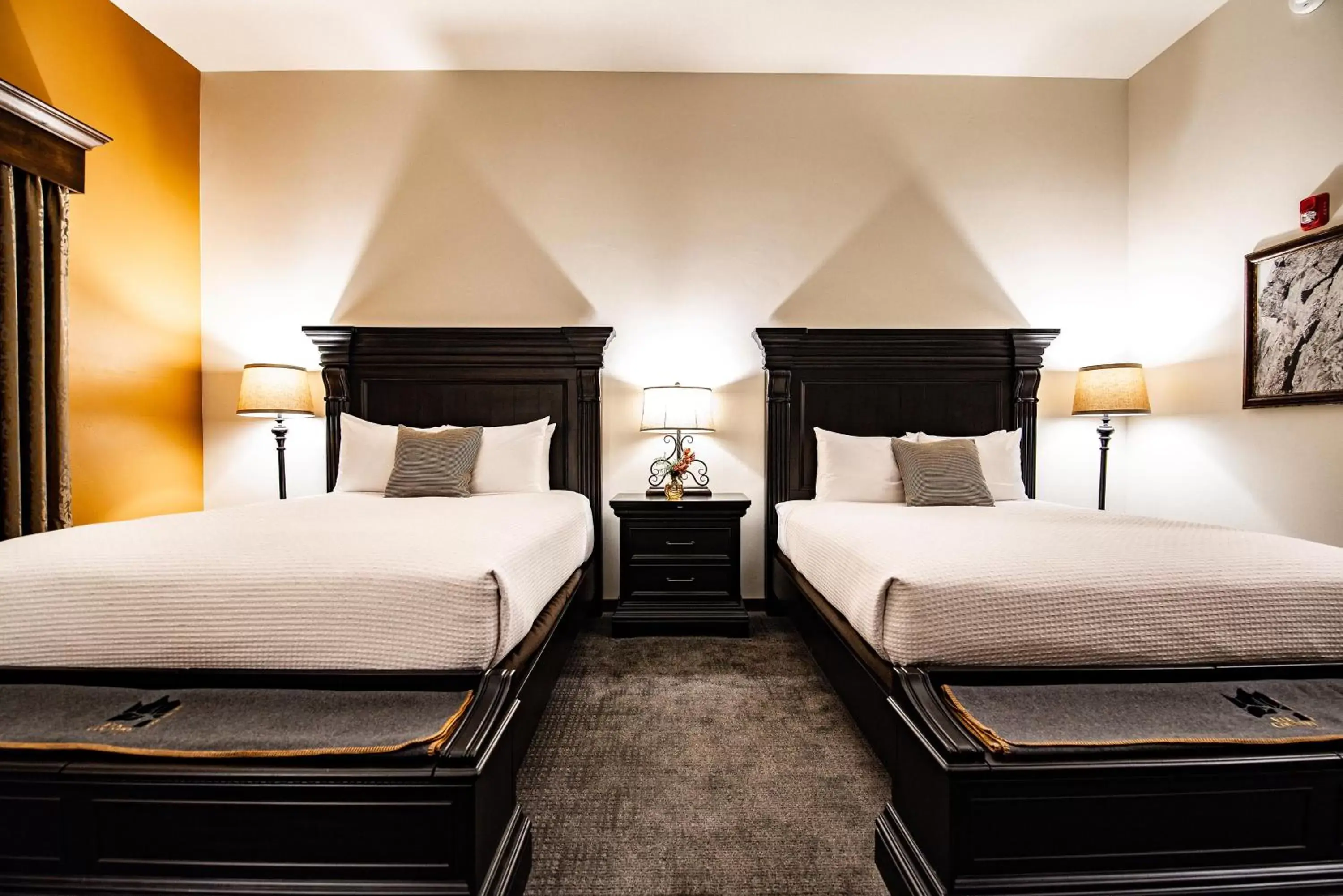 Superior Queen Room in Elk Country Inn Superior Queen Room in Elk Country Inn