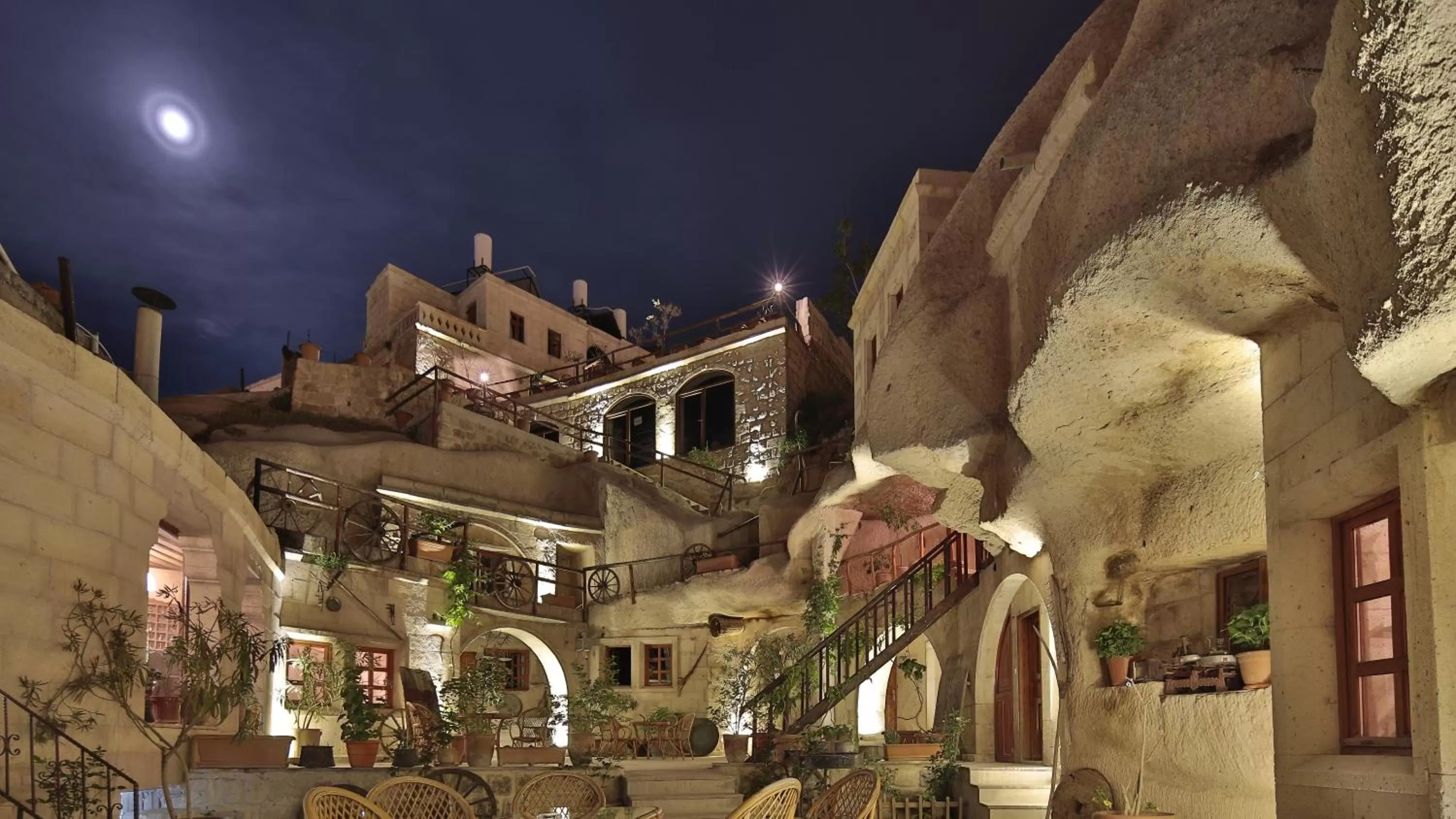Facade/entrance in Shoestring Cave House