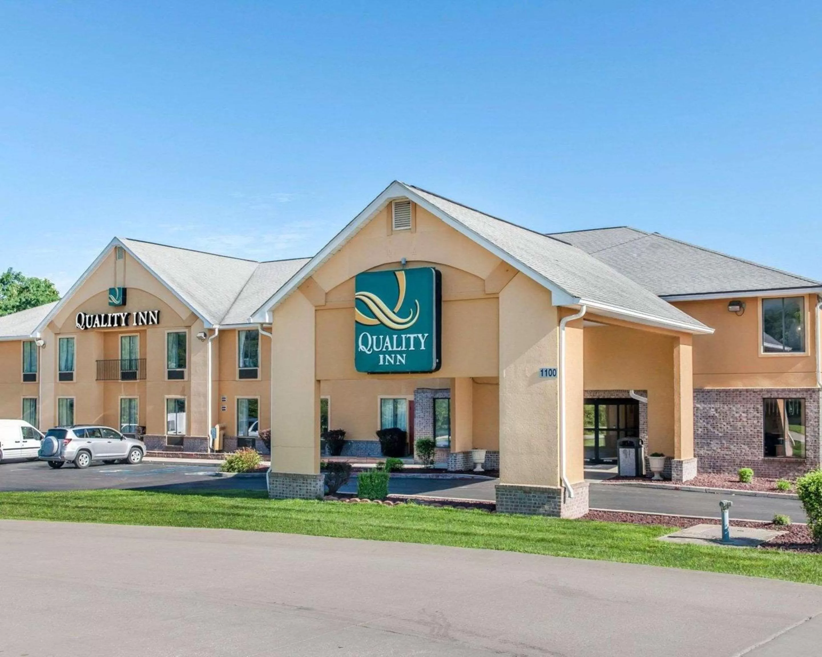 Property building in Quality Inn Bloomington Near University