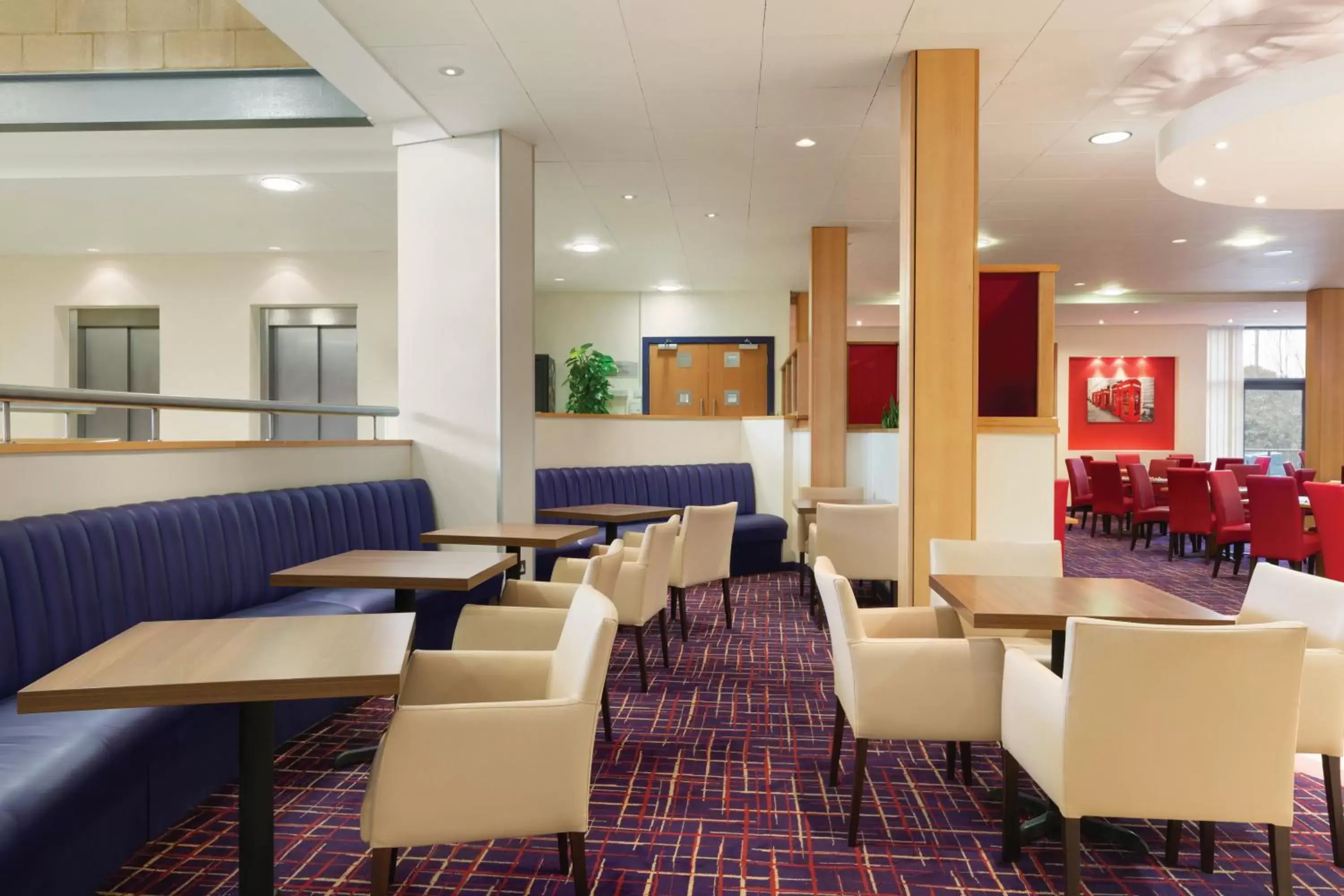 Lounge or bar, Restaurant/Places to Eat in Ramada London North