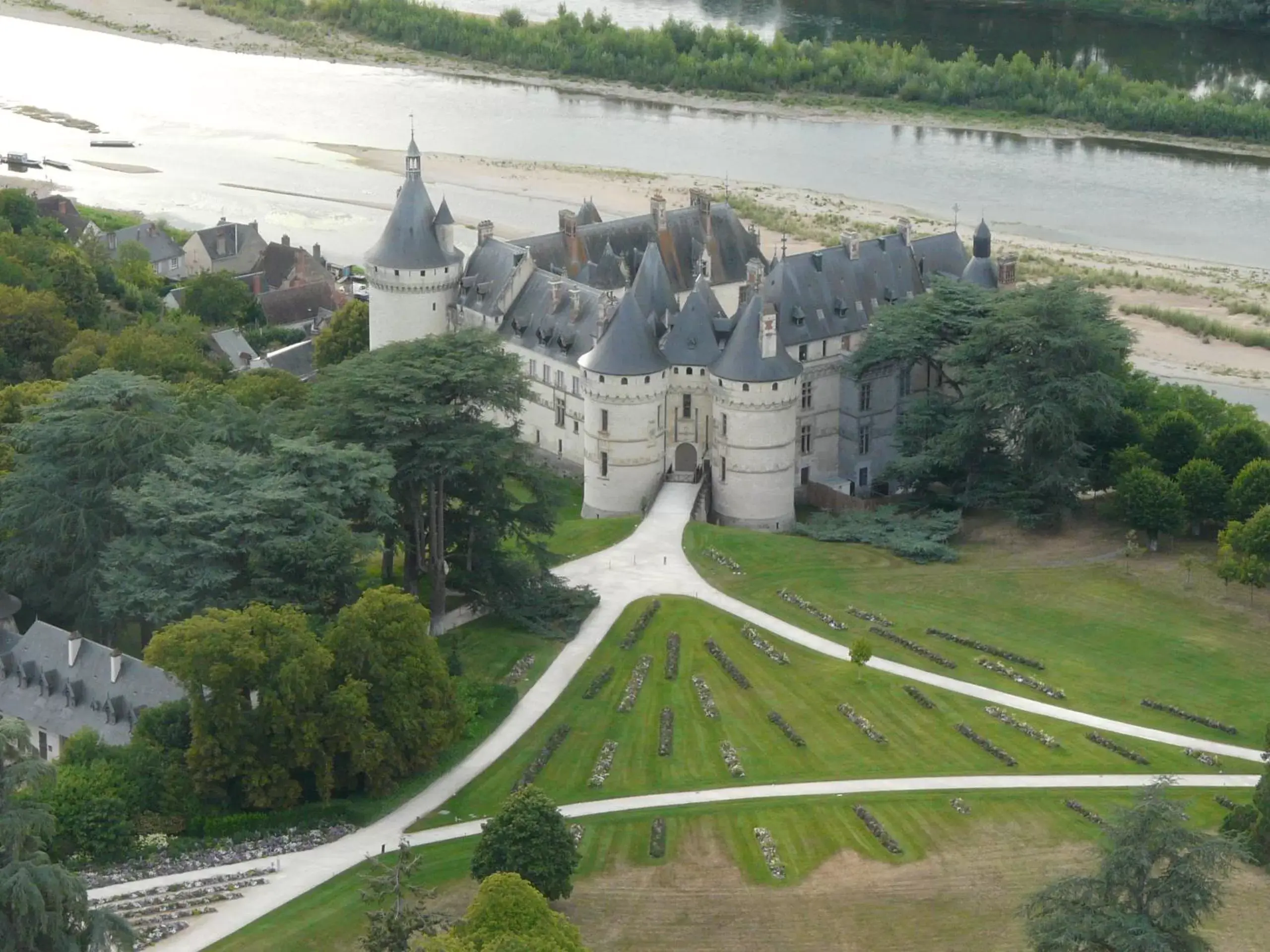 Bird's-eye View in LES HIRONDELLES