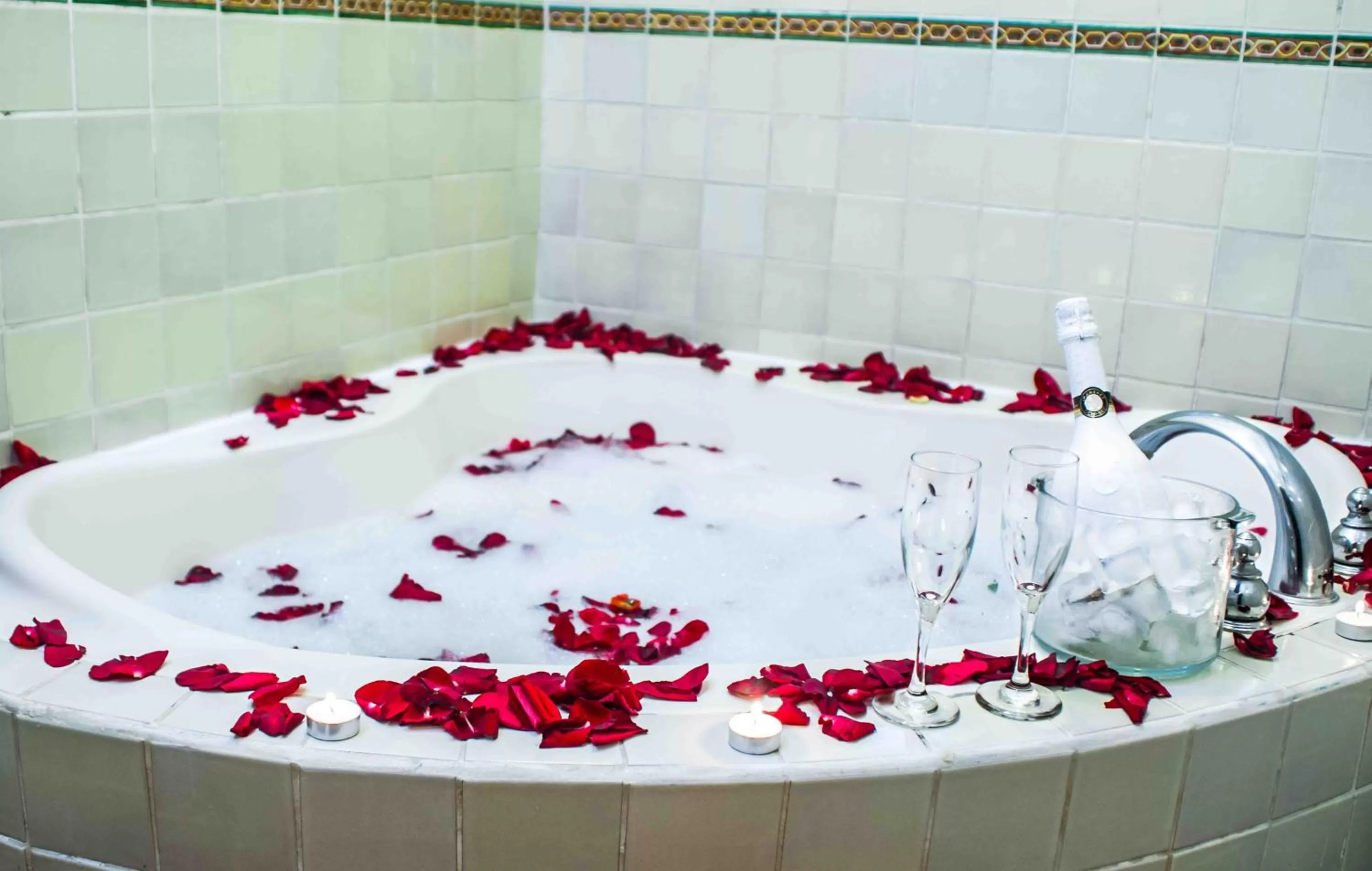 Hot Tub in Hotel Meson del Valle by AHS