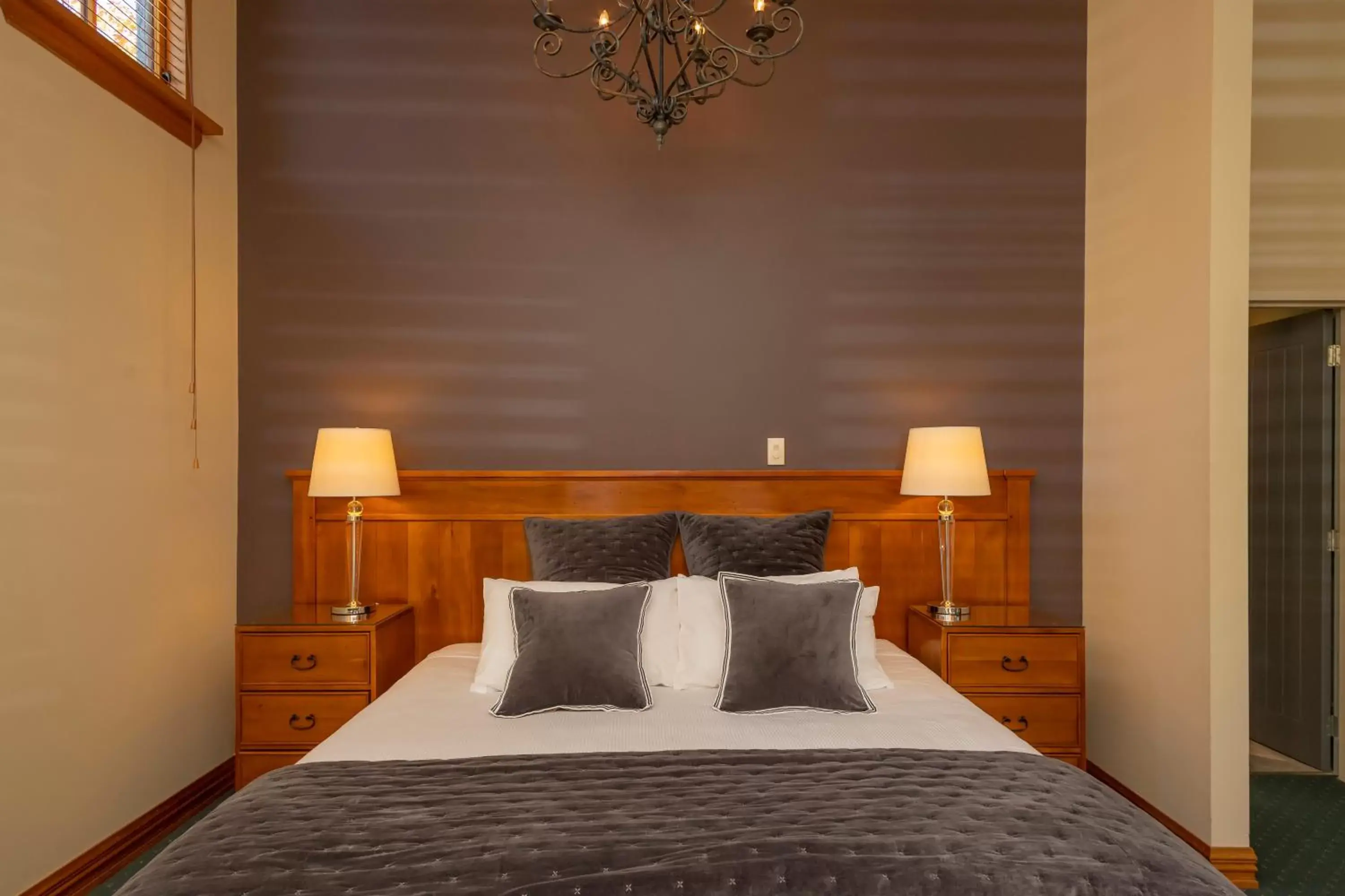 Bed in Arrowtown House Boutique Hotel