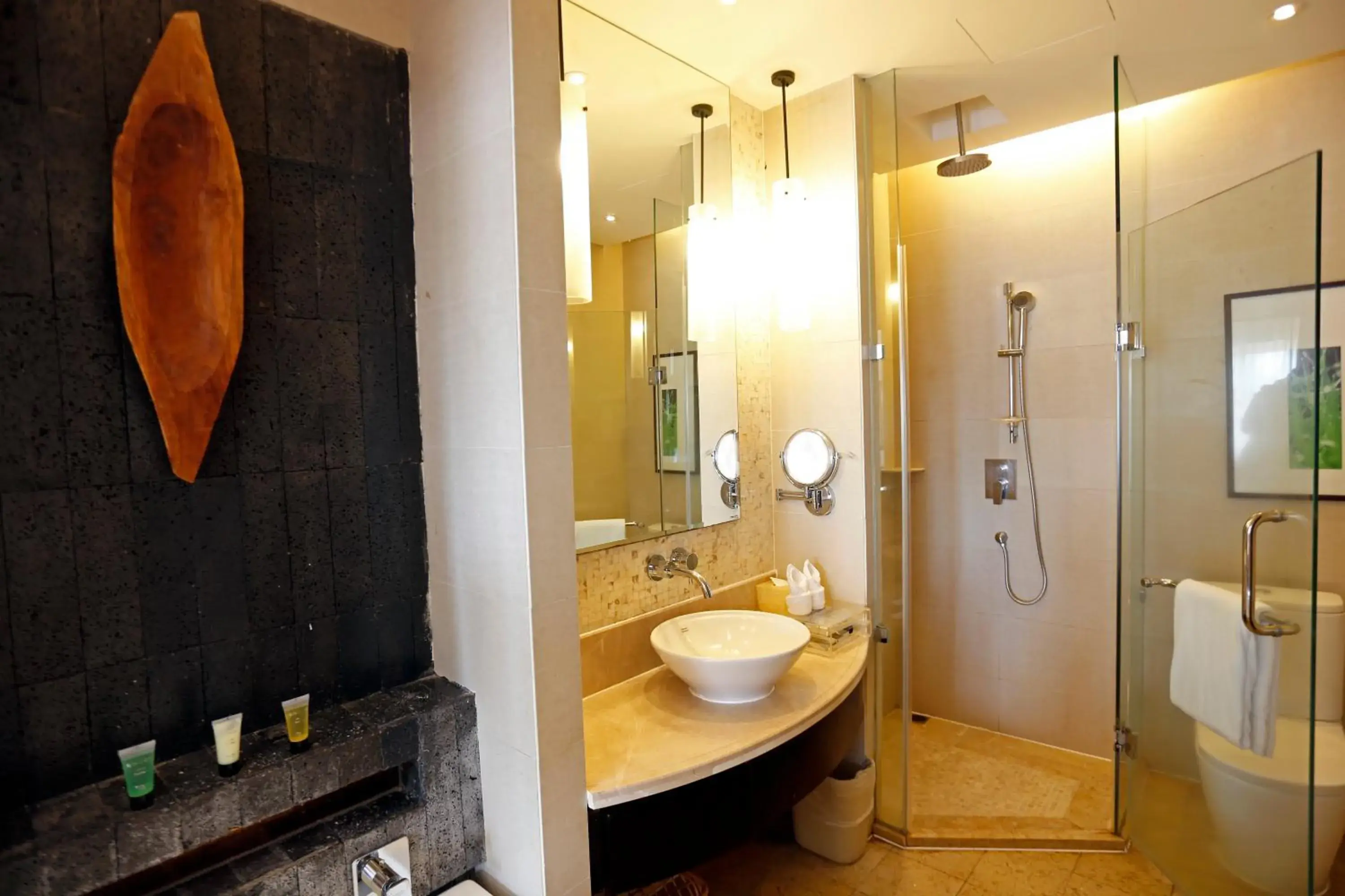 Toilet, Bathroom in Howard Johnson Resort Sanya Bay
