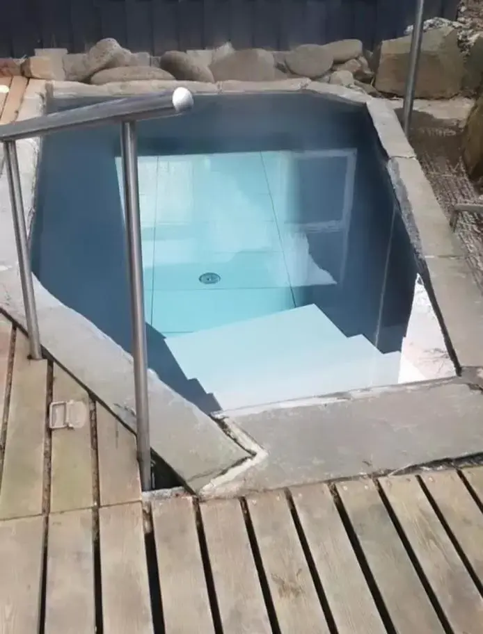 Hot Tub, Swimming Pool in Hotel Viking