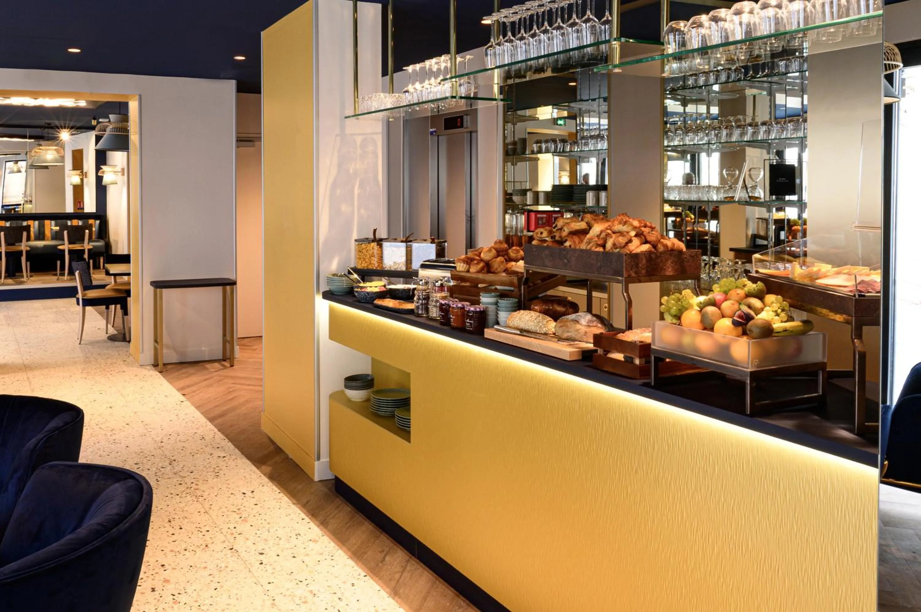 Buffet breakfast in Mercure Paris Opera Lafayette