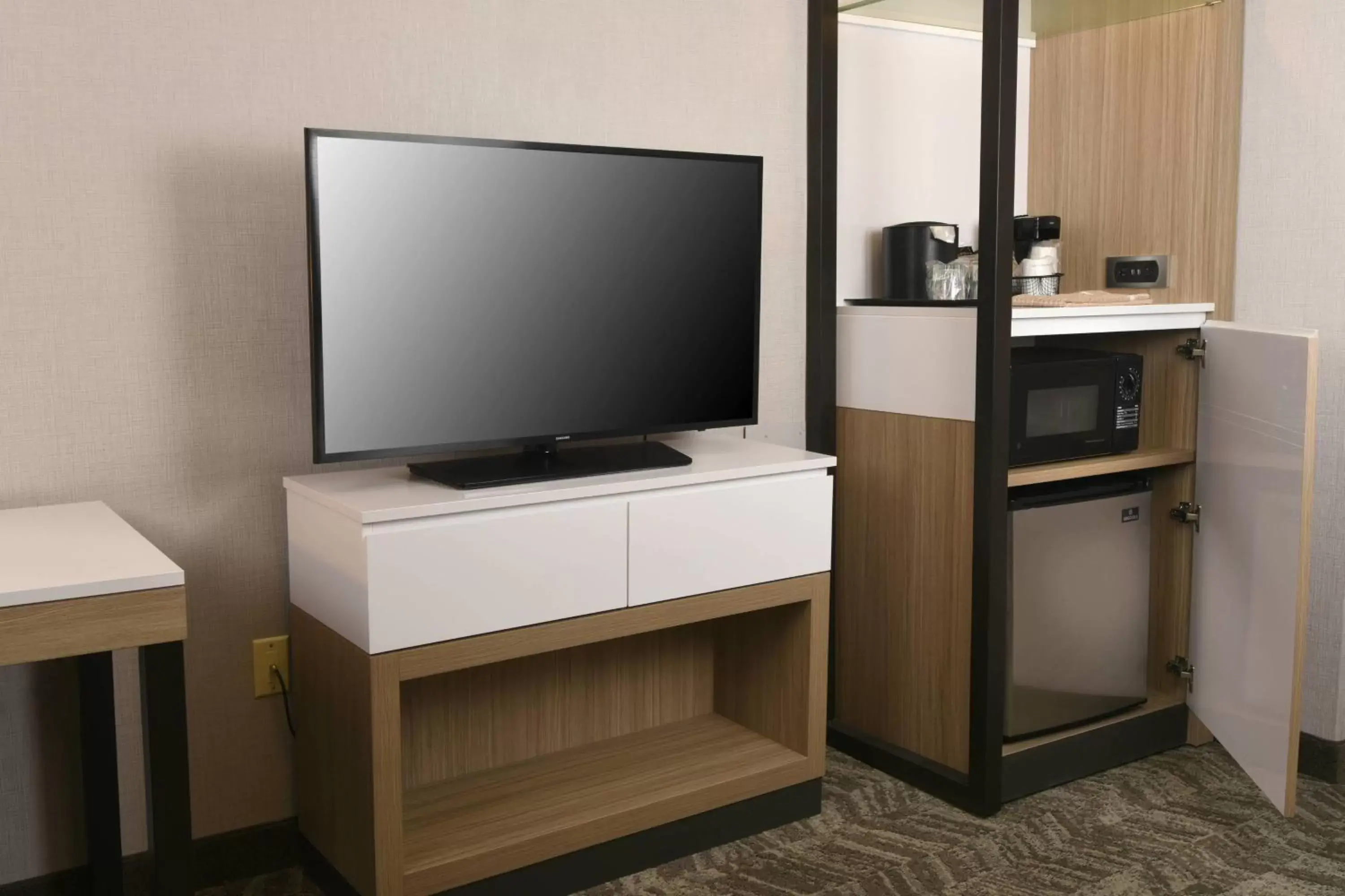 Photo of the whole room, TV/Entertainment Center in SpringHill Suites Des Moines West