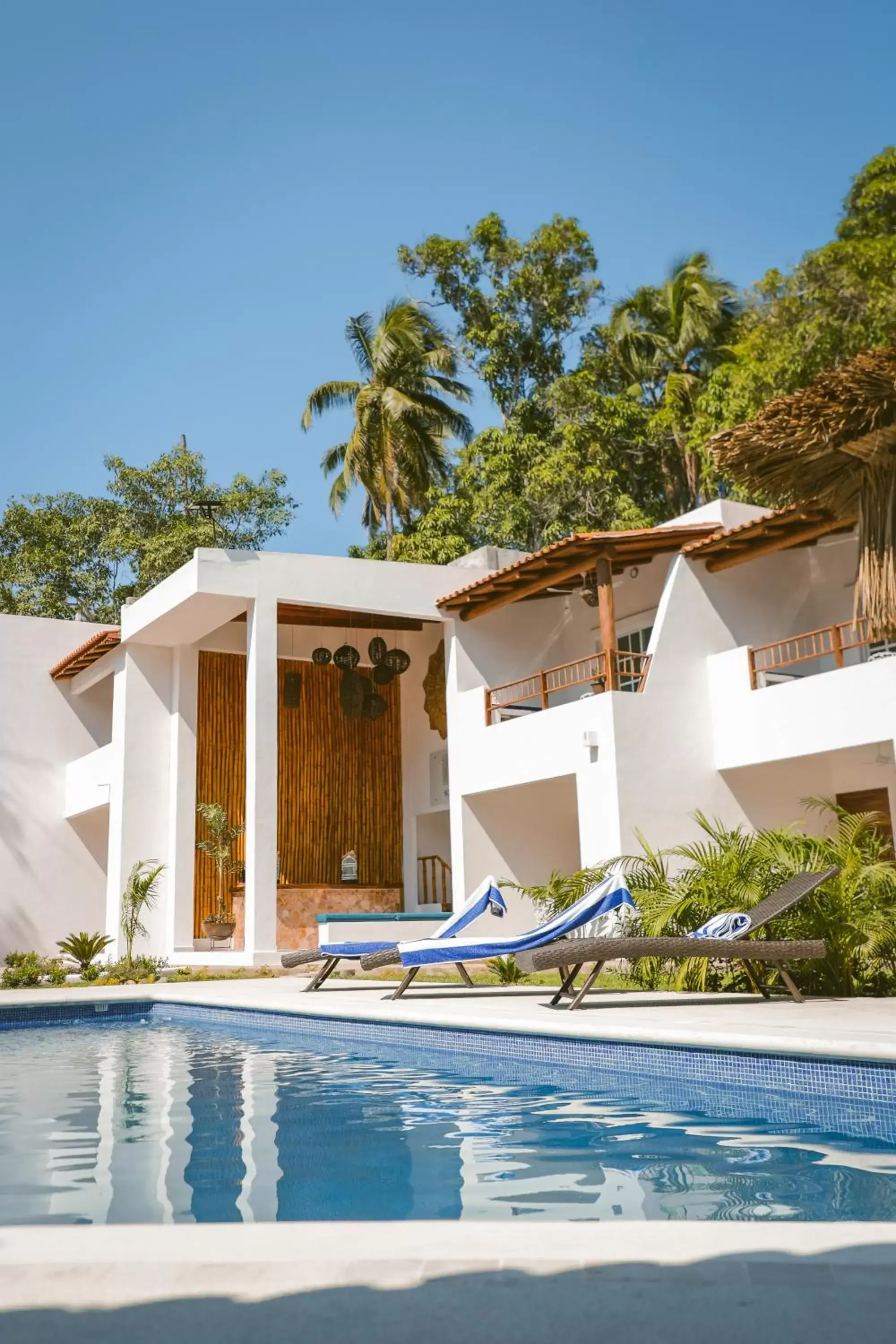 Property building, Swimming Pool in Solez Zihuatanejo