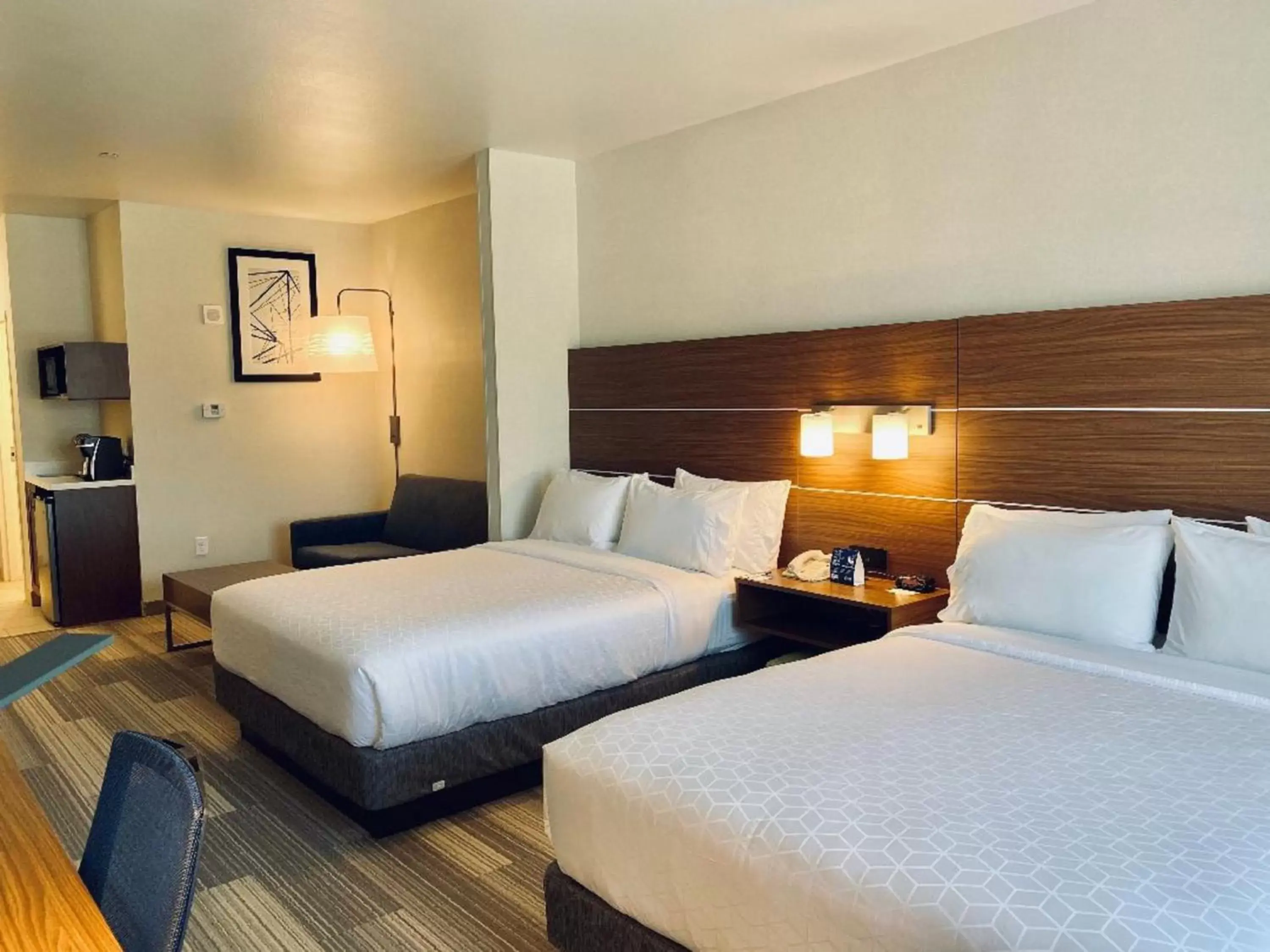 Bedroom, Bed in Holiday Inn Express & Suites Beaumont - Oak Valley by IHG Bedroom, Bed in Holiday Inn Express & Suites Beaumont - Oak Valley by IHG