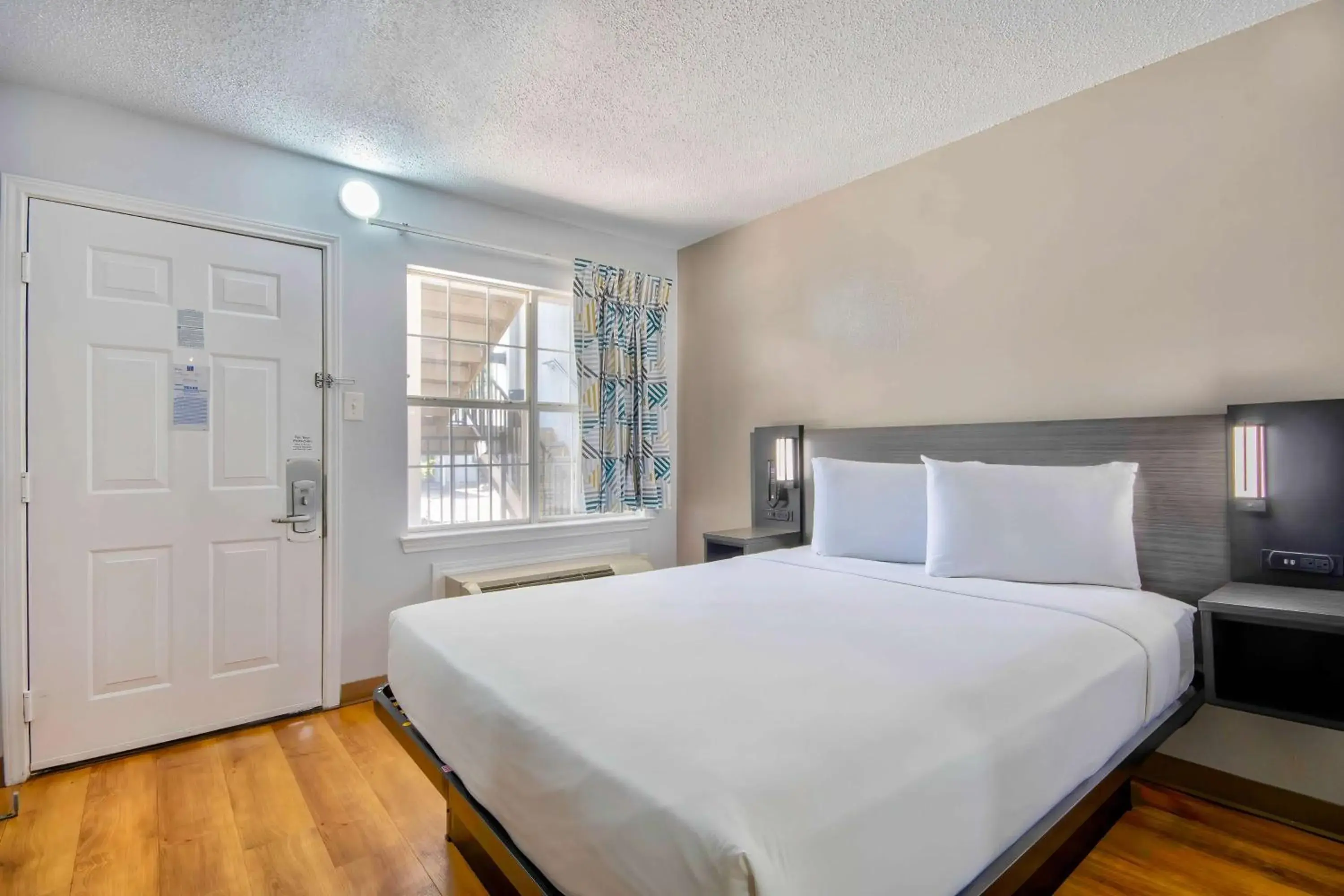 Bedroom, Bed in Studio 6-Austin, TX - Midtown