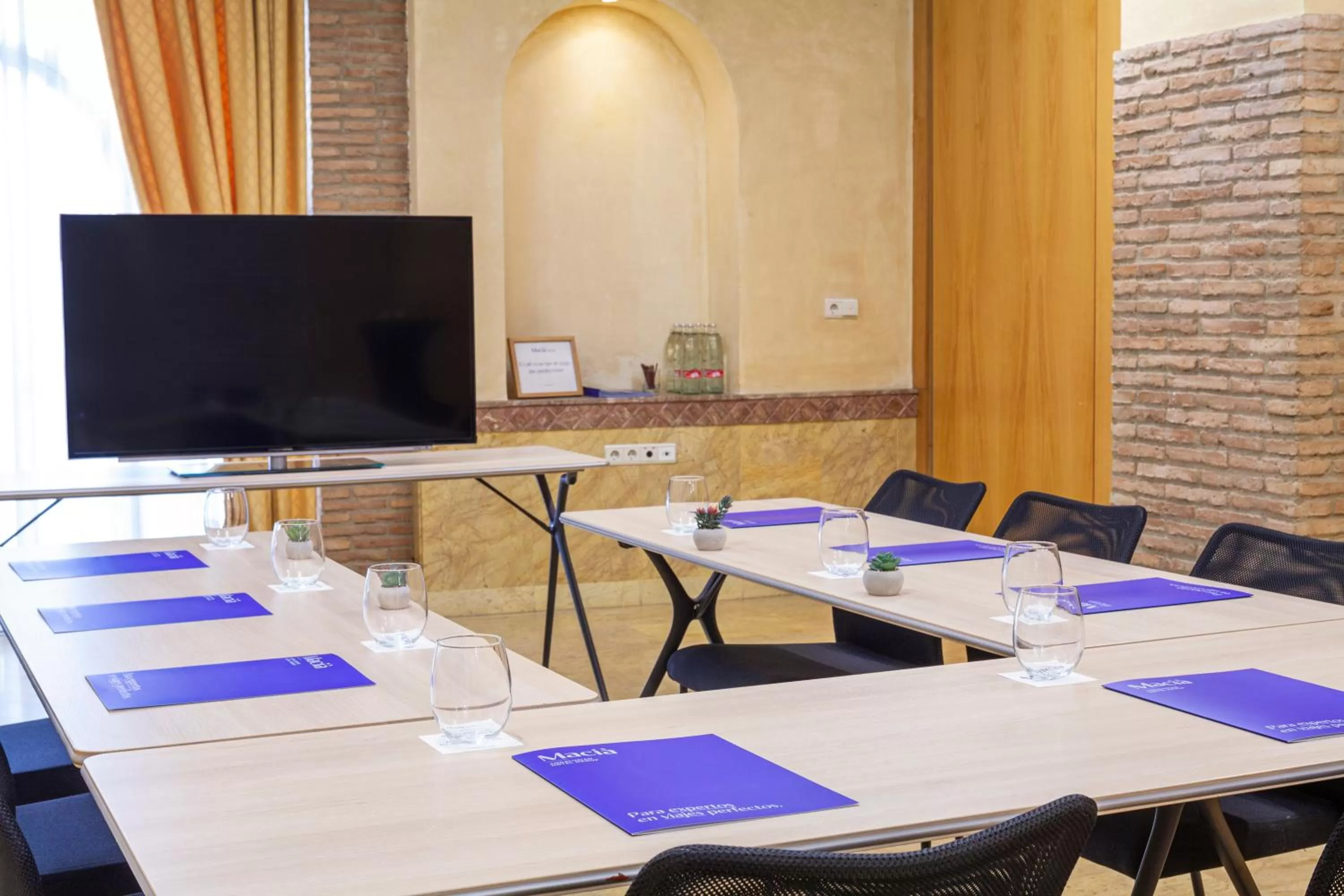 Meeting/conference room in Hotel Macià Alfaros