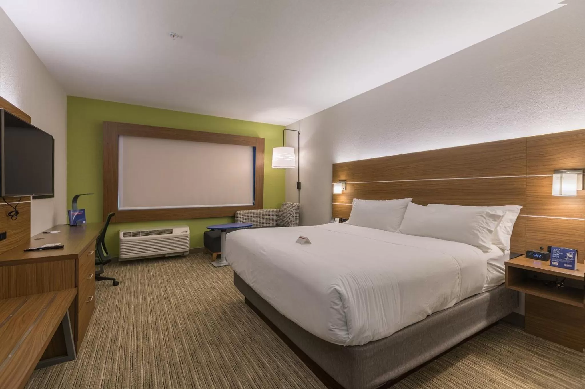 Photo of the whole room, Bed in Holiday Inn Express & Suites - San Marcos South by IHG
