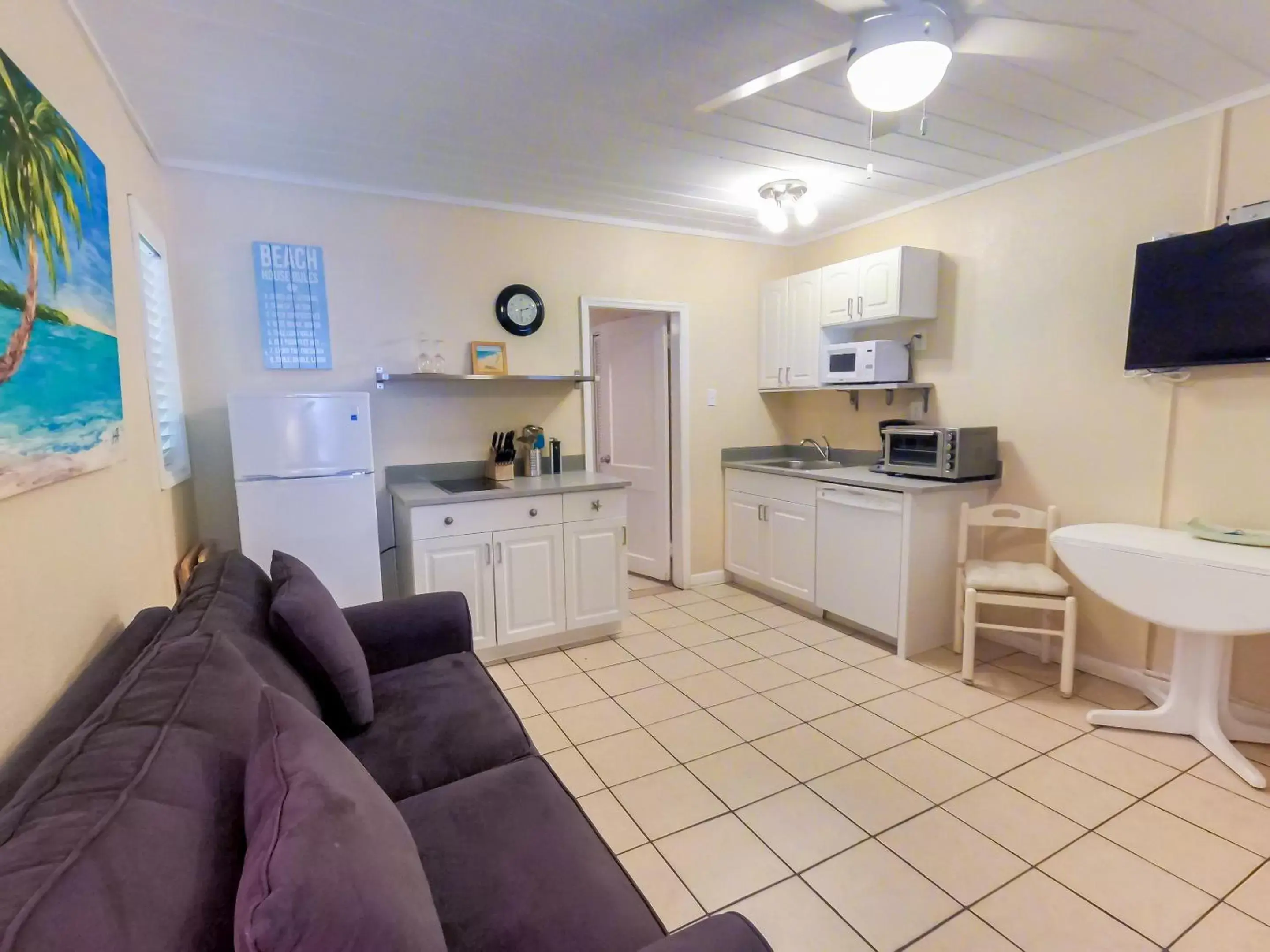 Kitchen/Kitchenette in Haley's at Anna Maria Island Inn