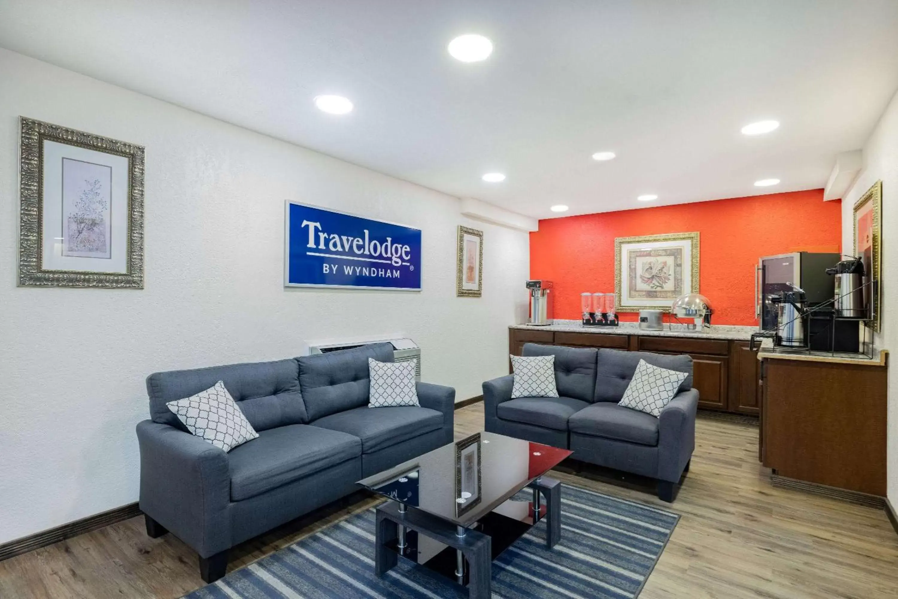 Lobby or reception, Seating Area in Travelodge by Wyndham Miles City