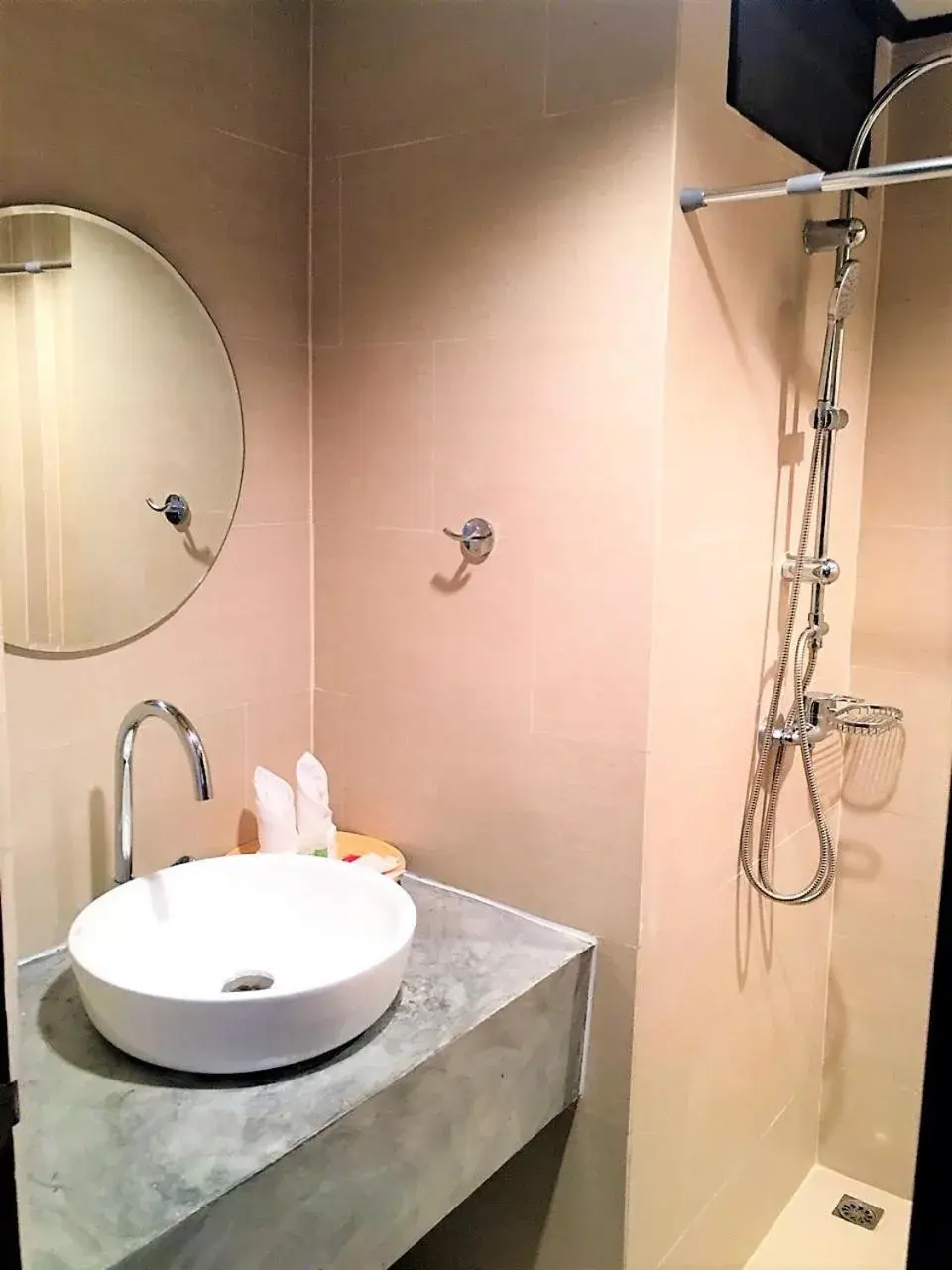 Shower, Bathroom in Let's Hyde Pattaya Resort & Villas - Pool Cabanas