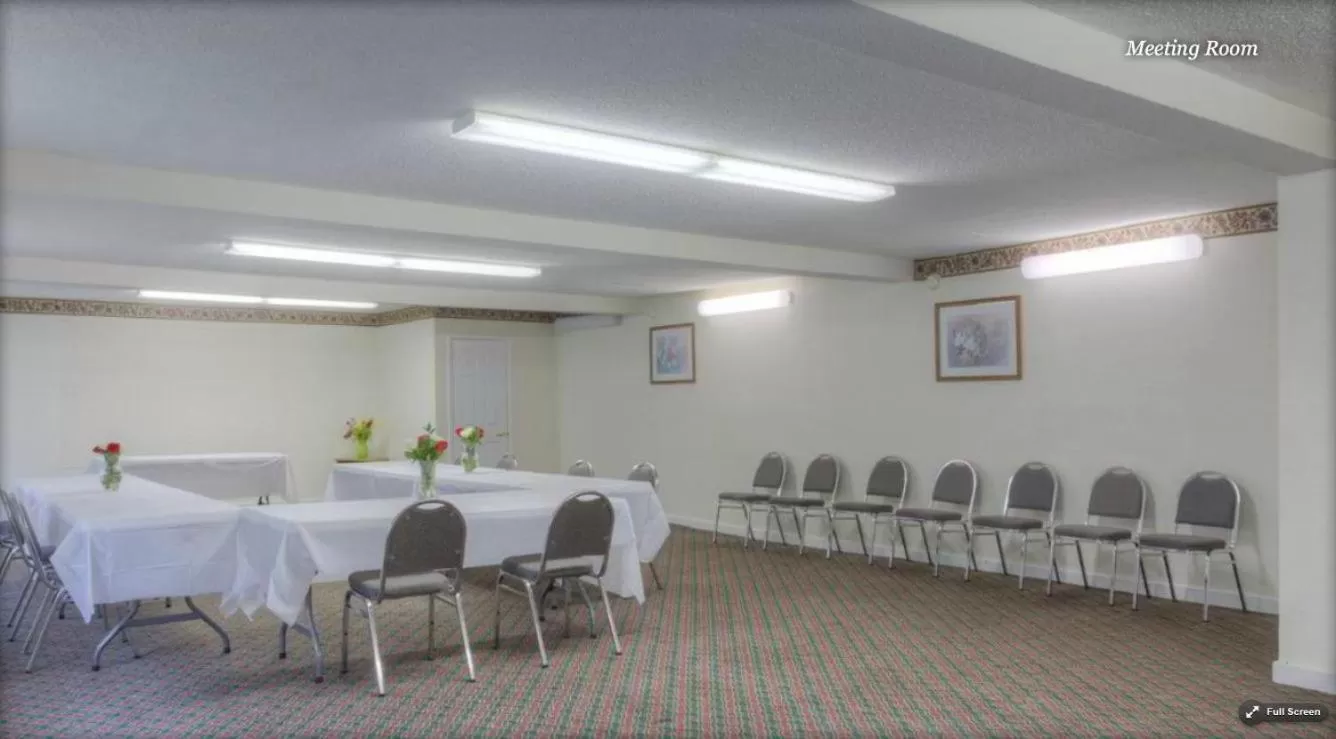 Meeting/conference room in Econo Lodge