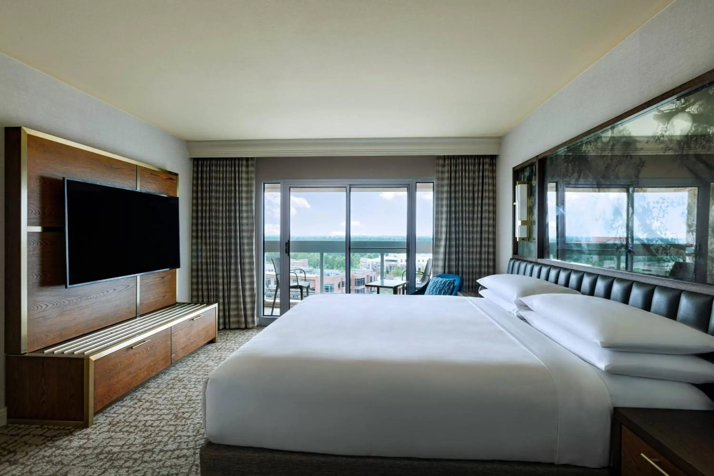 Bedroom in The Woodlands Waterway Marriott Hotel and Convention Center