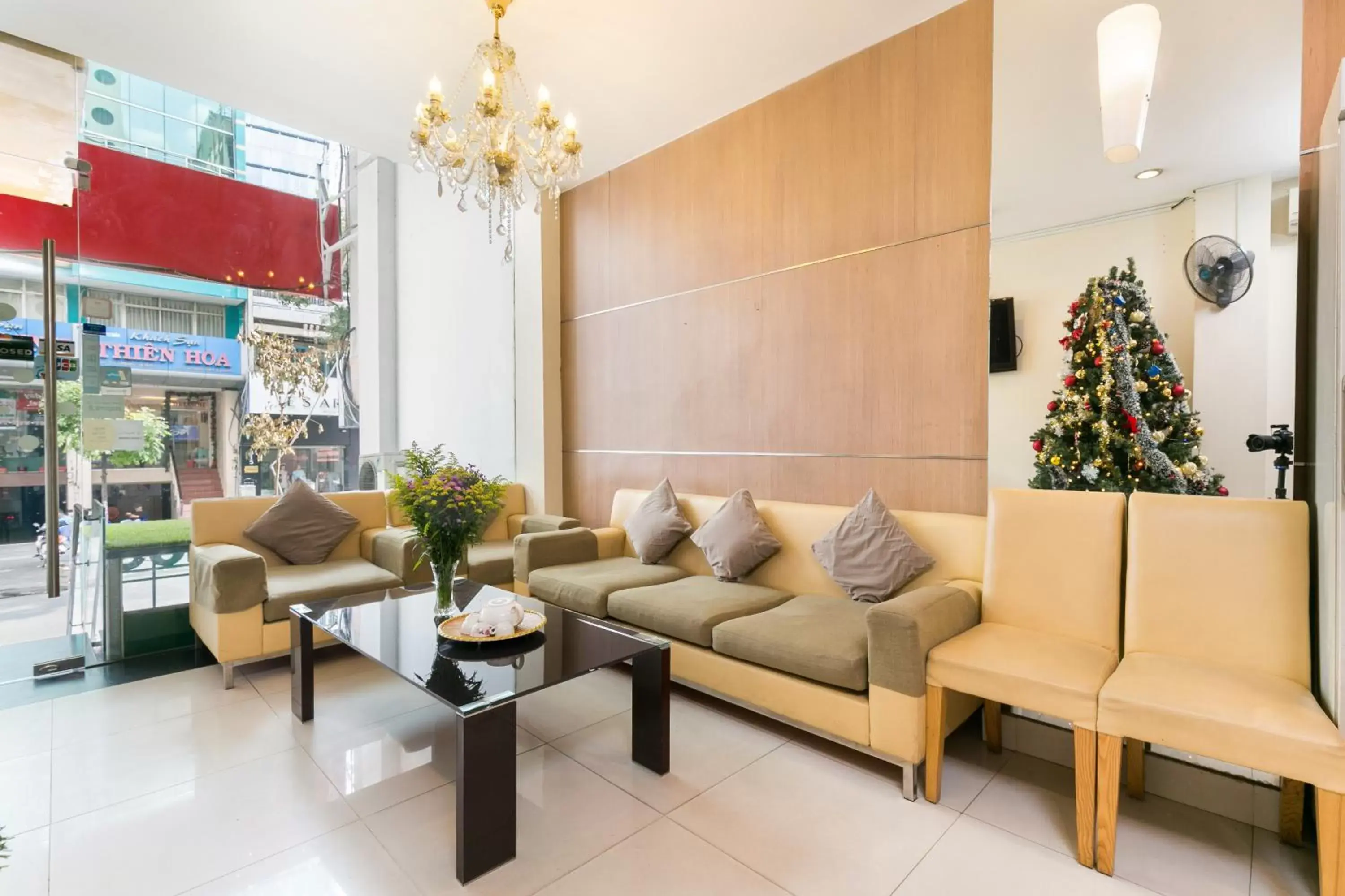 Living room, Lobby/Reception in Centara Saigon Hotel