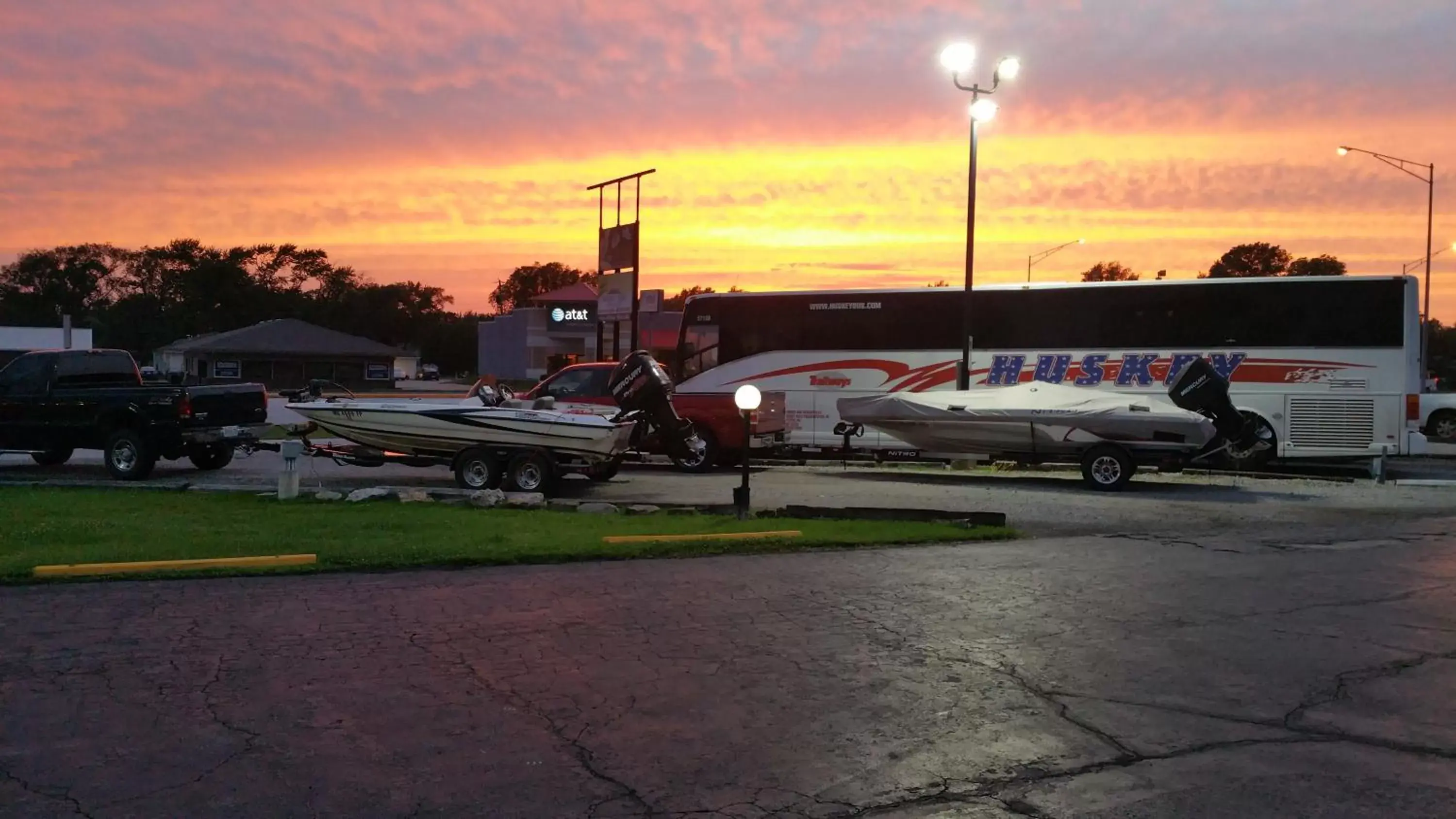 Property building in Westbridge Inn & Suites Property building in Westbridge Inn & Suites