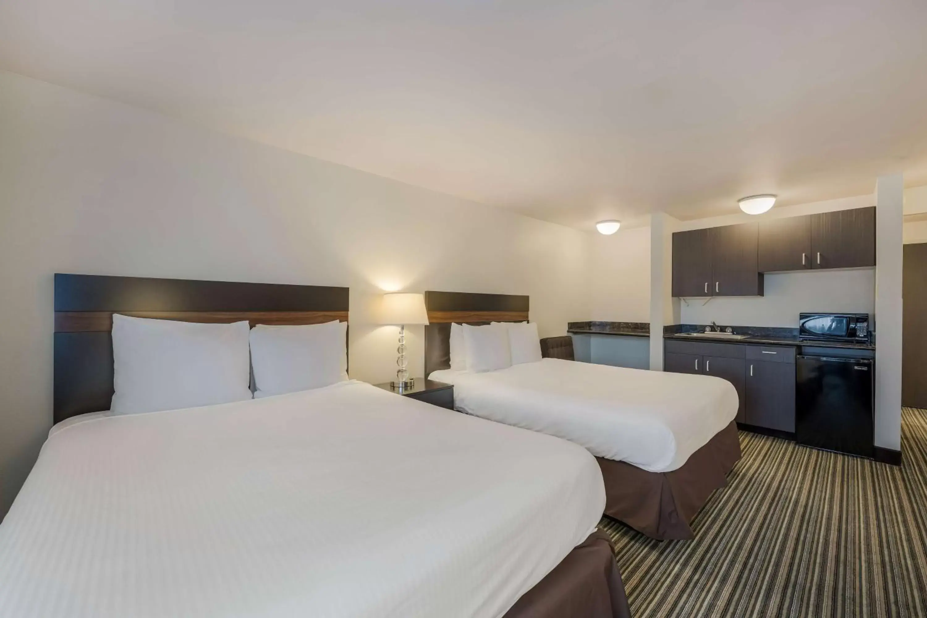 Bedroom, Bed in Best Western Alderwood