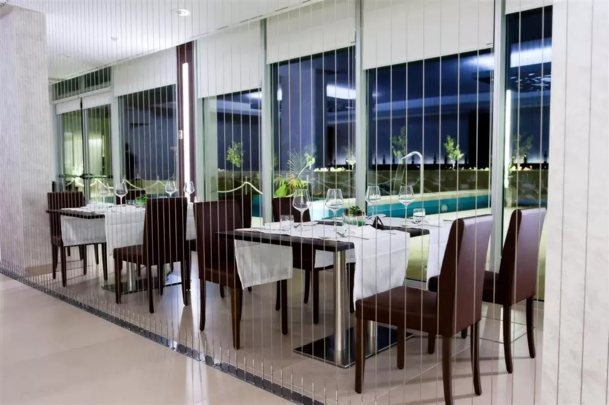 Restaurant/Places to Eat in Vea Resort Hotel